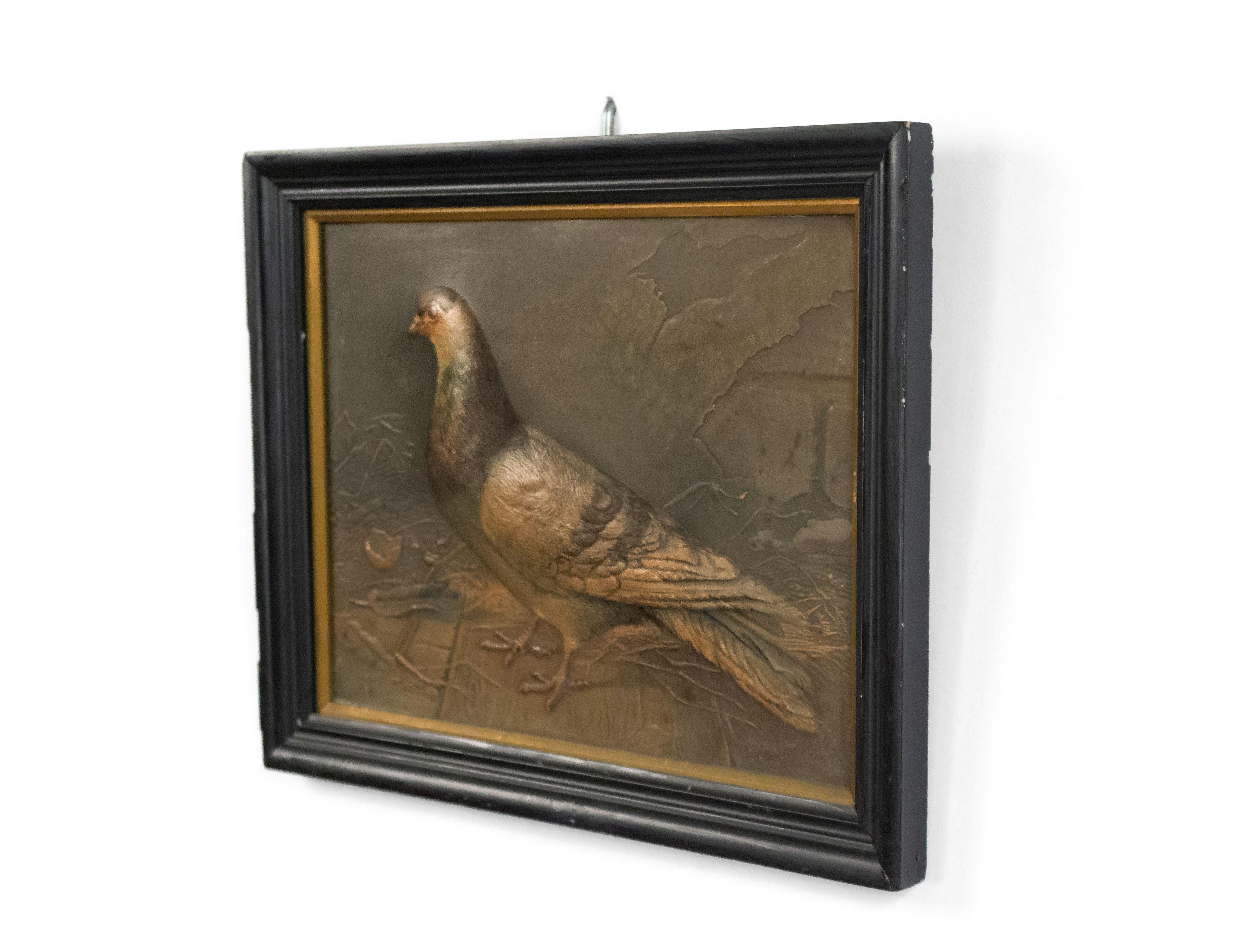 Paire de tableaux d'oiseaux décorés et encadrés en ébène de style victorien anglais.
 