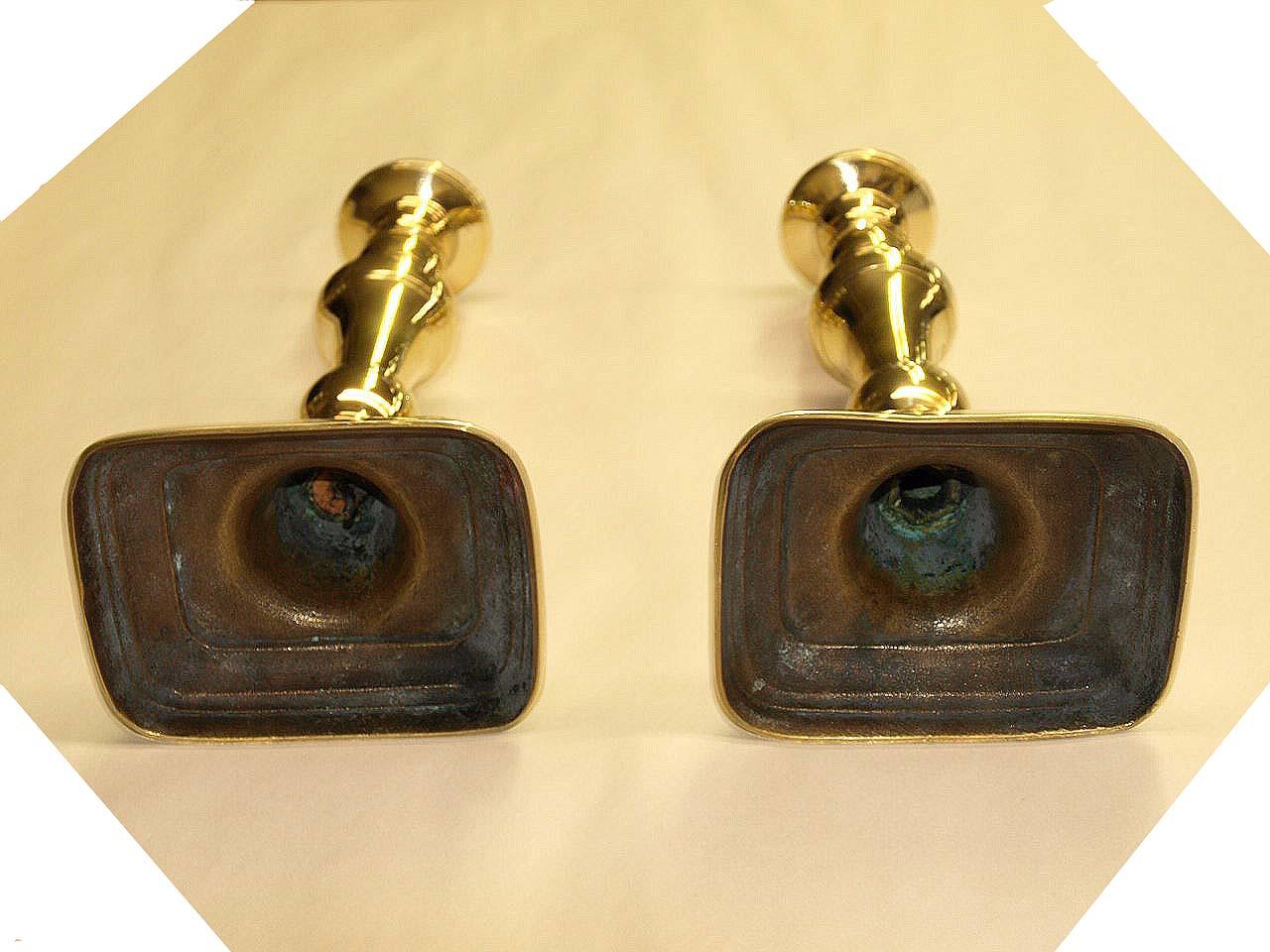 Mid-19th Century Pair of English Victorian Brass Candlesticks For Sale