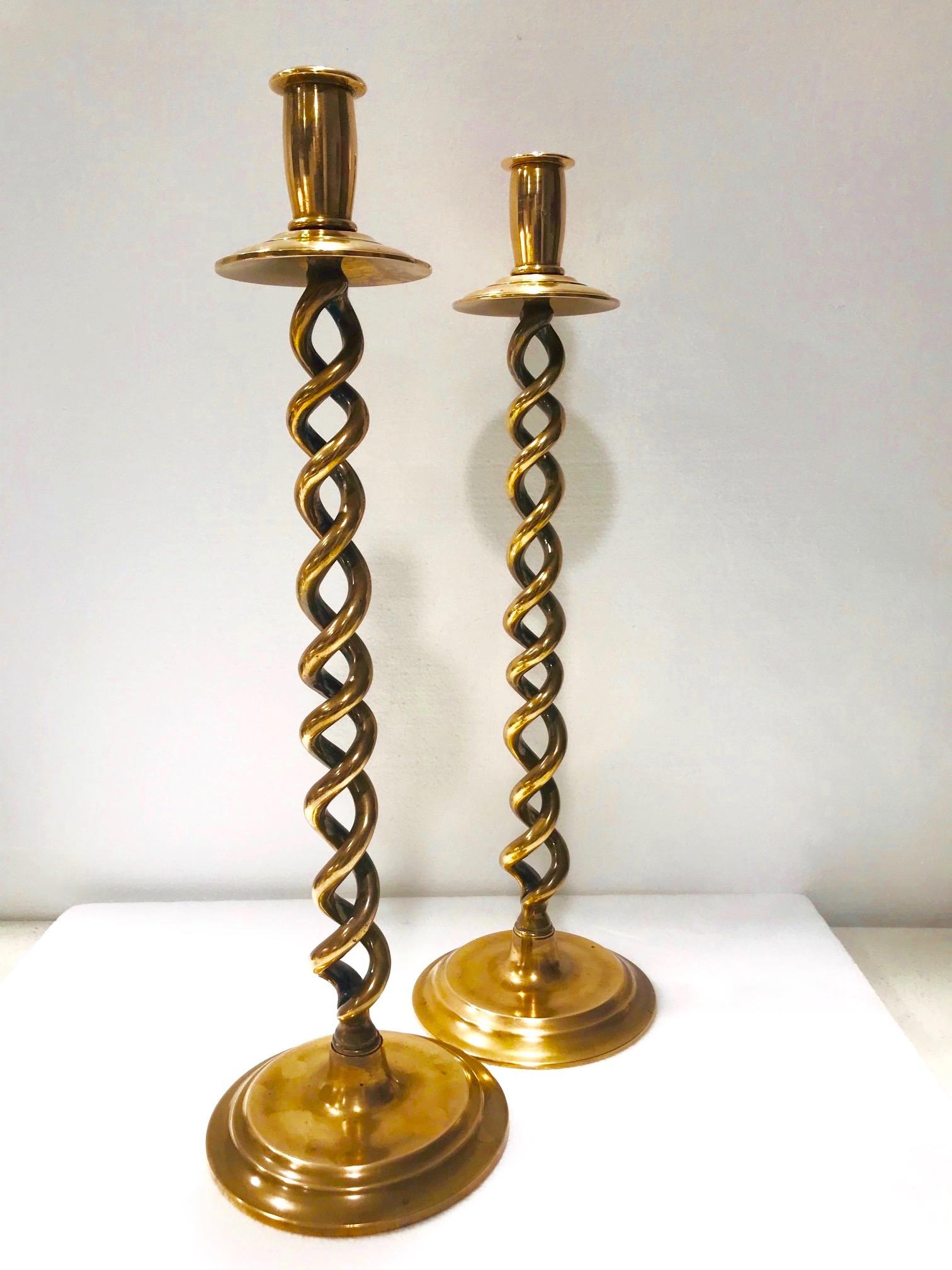 Pair of English Victorian Brass Spiral Candlesticks, Early 20th Century 5