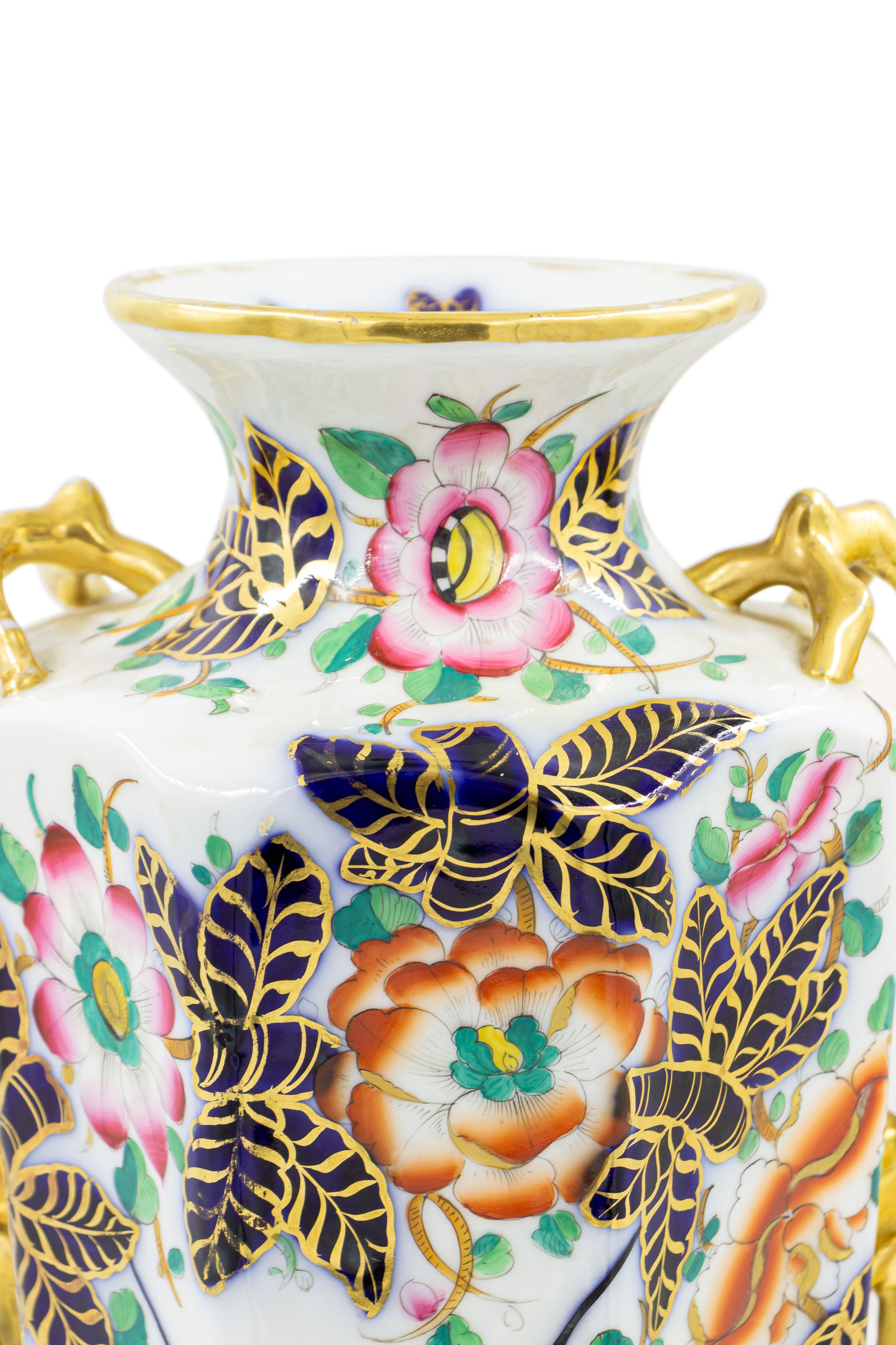 Pair of English Victorian Chinoiserie Porcelain Vases In Good Condition For Sale In New York, NY