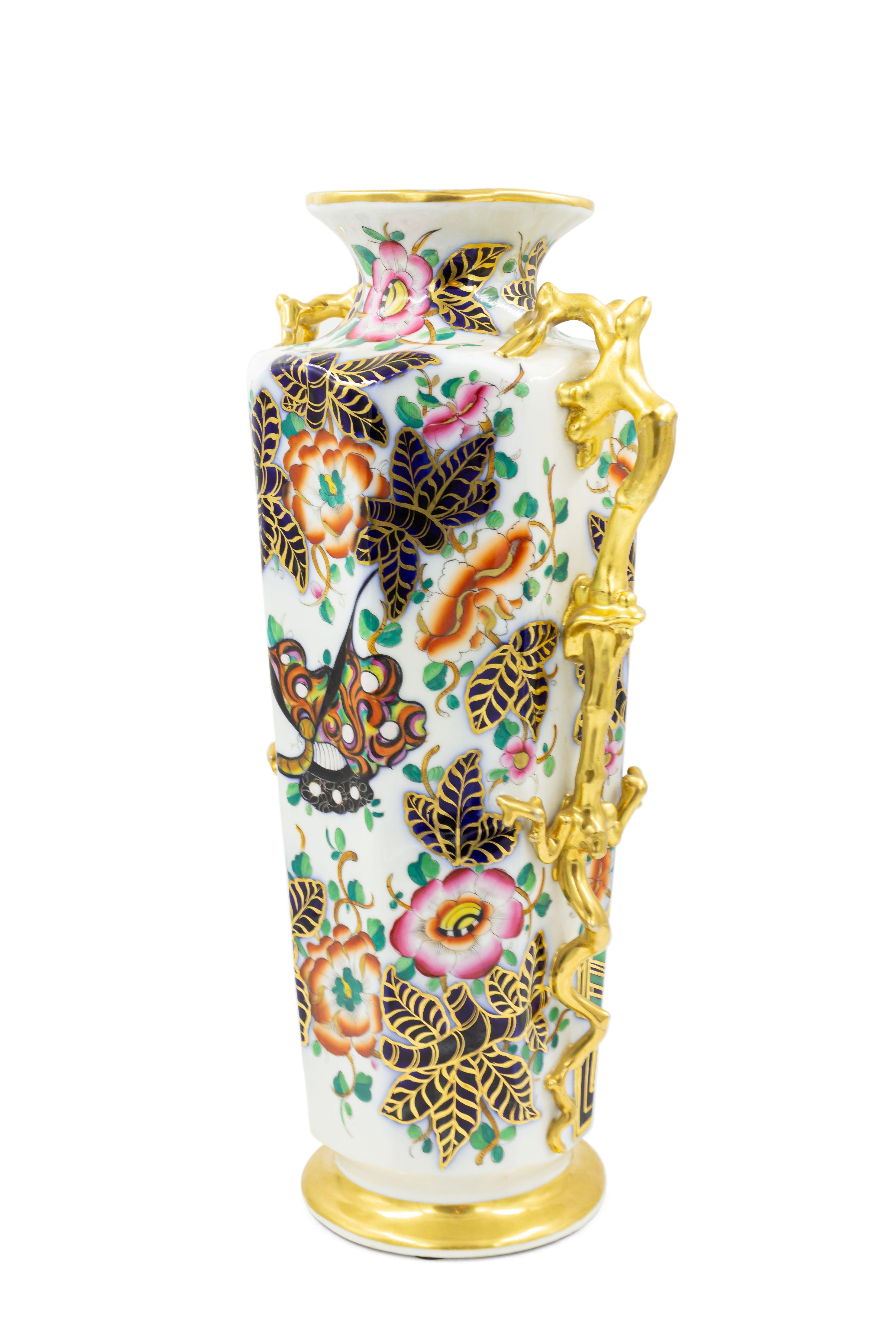 Paire de vases en porcelaine anglaise de style victorien et chinoiserie Bon état - En vente à New York, NY