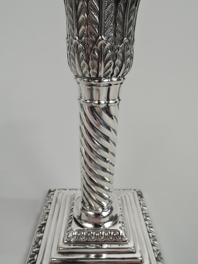 Pair of English Victorian Classical Sterling Silver Candlesticks In Good Condition For Sale In New York, NY
