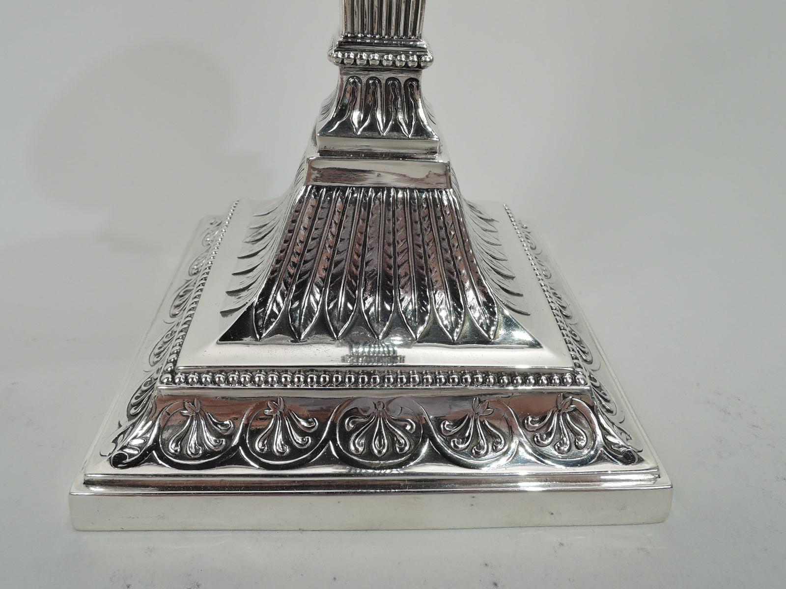 Late 19th Century Pair of English Victorian Classical Sterling Silver Candlesticks For Sale