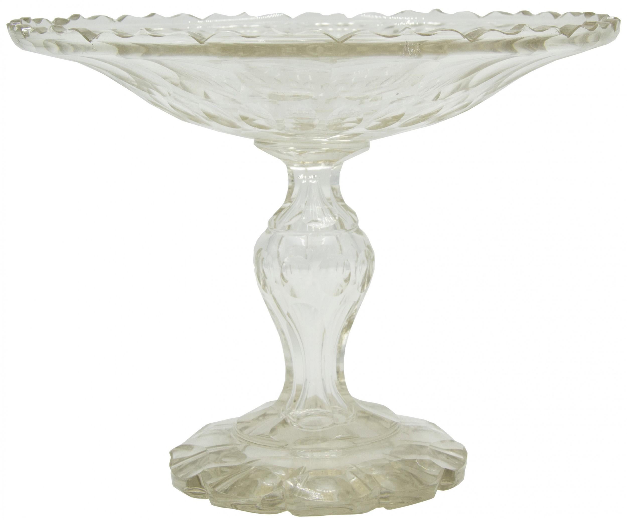 PAR de compoteras inglesas victorianas (posiblemente Waterford) de cristal con un cuenco de borde festoneado apoyado en una base de pedestal. (PRECIO POR PAR)