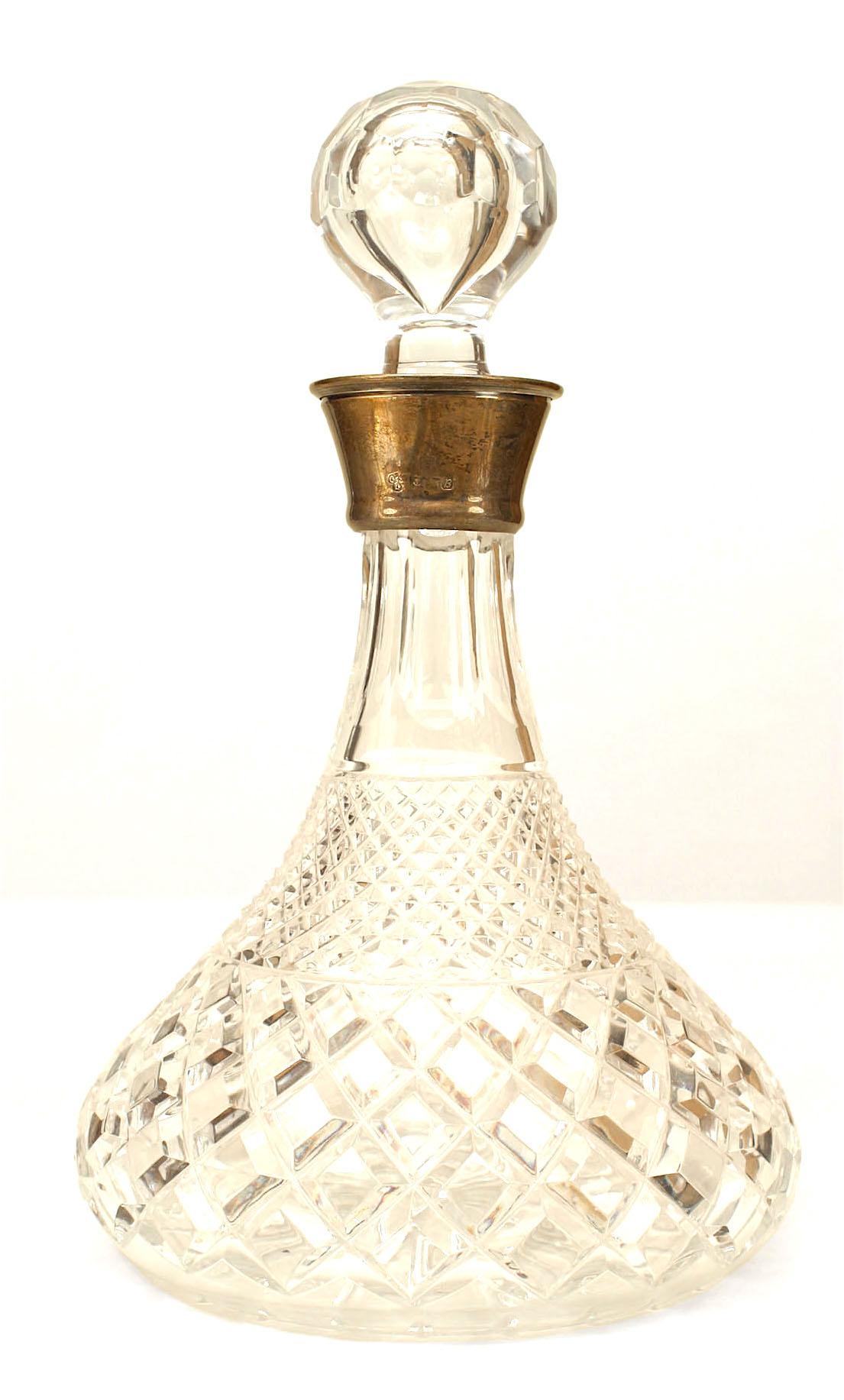 Pair of English Victorian Cut Crystal Decanters In Good Condition In New York, NY