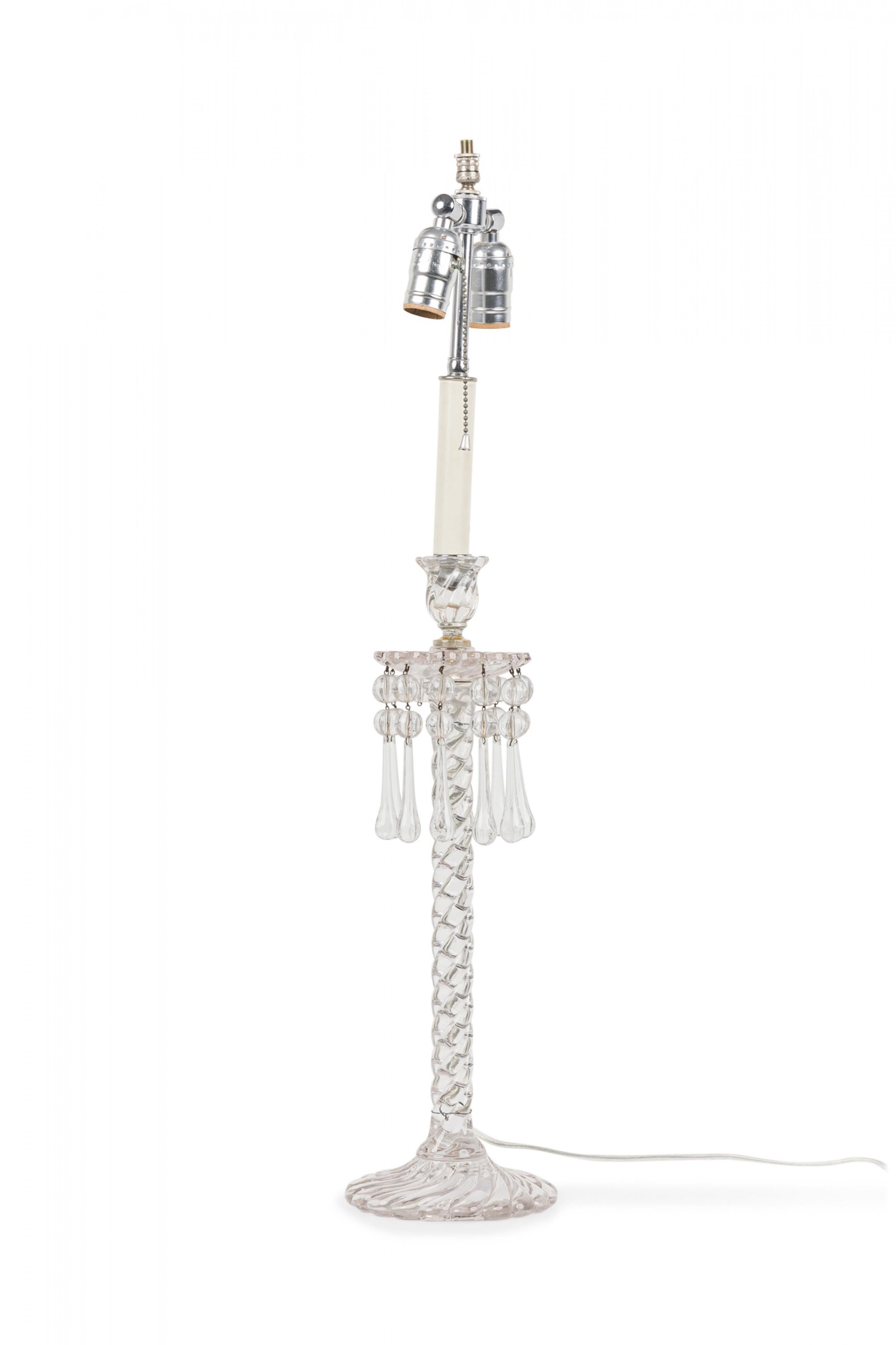 Paire de lampes de bureau anglaises victoriennes en cristal taillé avec abat-jours tourbillonnants pliés en vente 2