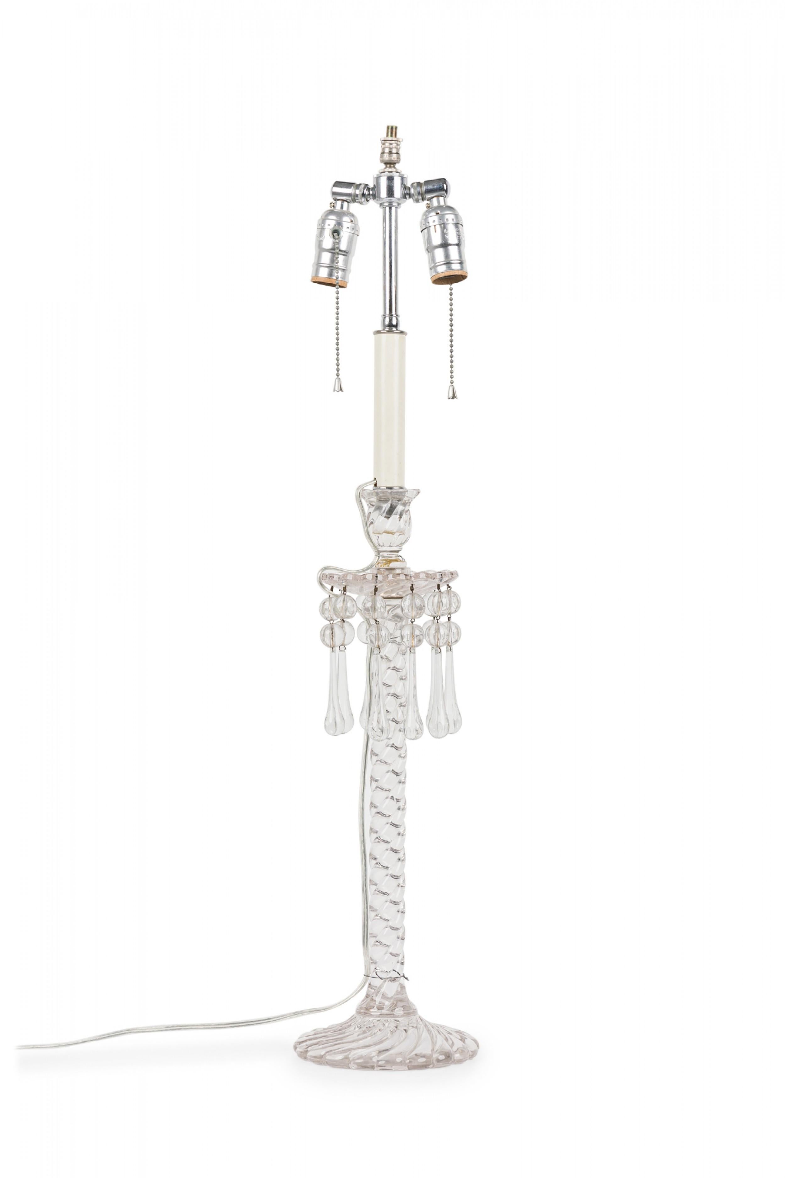 Victorien Paire de lampes de bureau anglaises victoriennes en cristal taillé avec abat-jours tourbillonnants pliés en vente