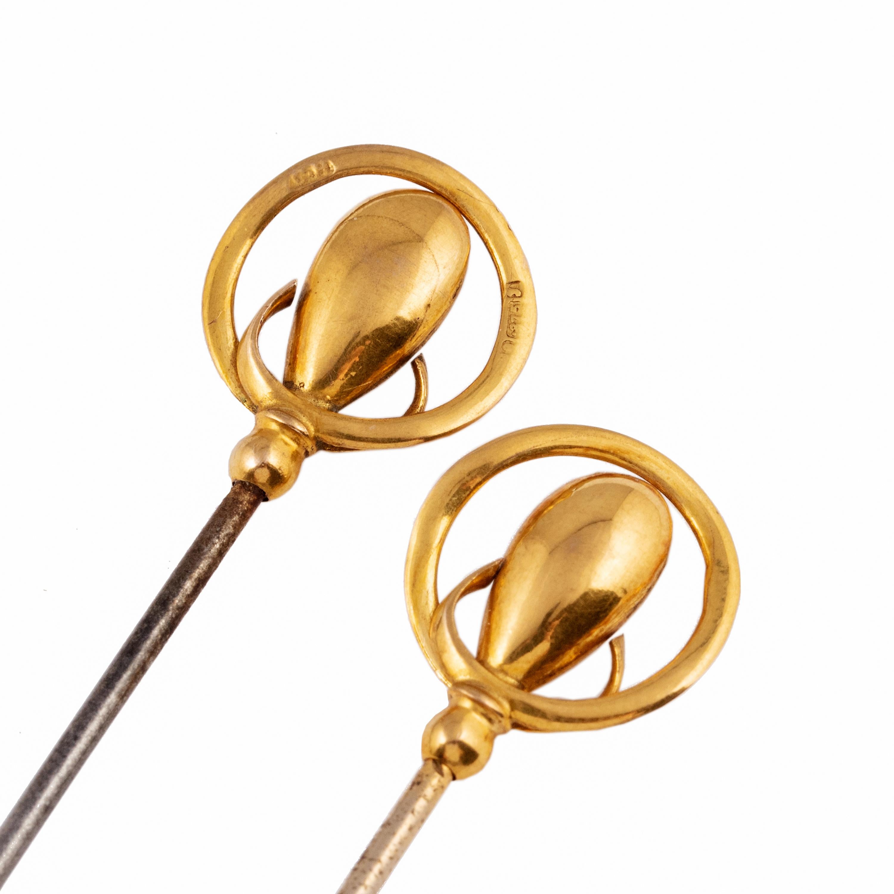 Pair of English Victorian 9k Gold Hatpins, 19th Century In Good Condition For Sale In St. Catharines, ON