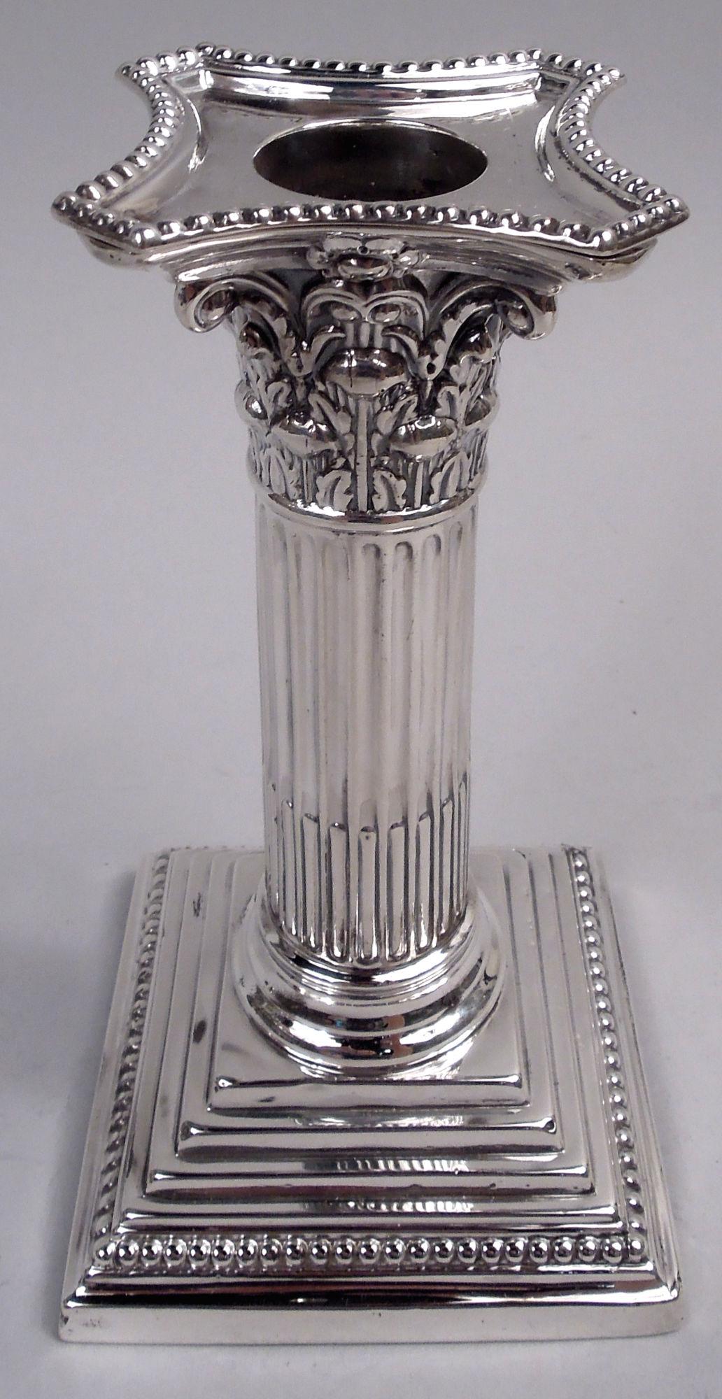 Néoclassique Paire de chandeliers à colonne de style néoclassique victorien anglais 1893 en vente