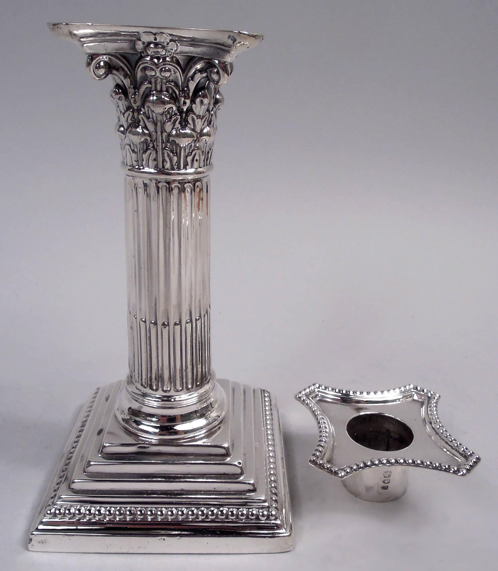 Paire de chandeliers à colonne de style néoclassique victorien anglais 1893 Bon état - En vente à New York, NY