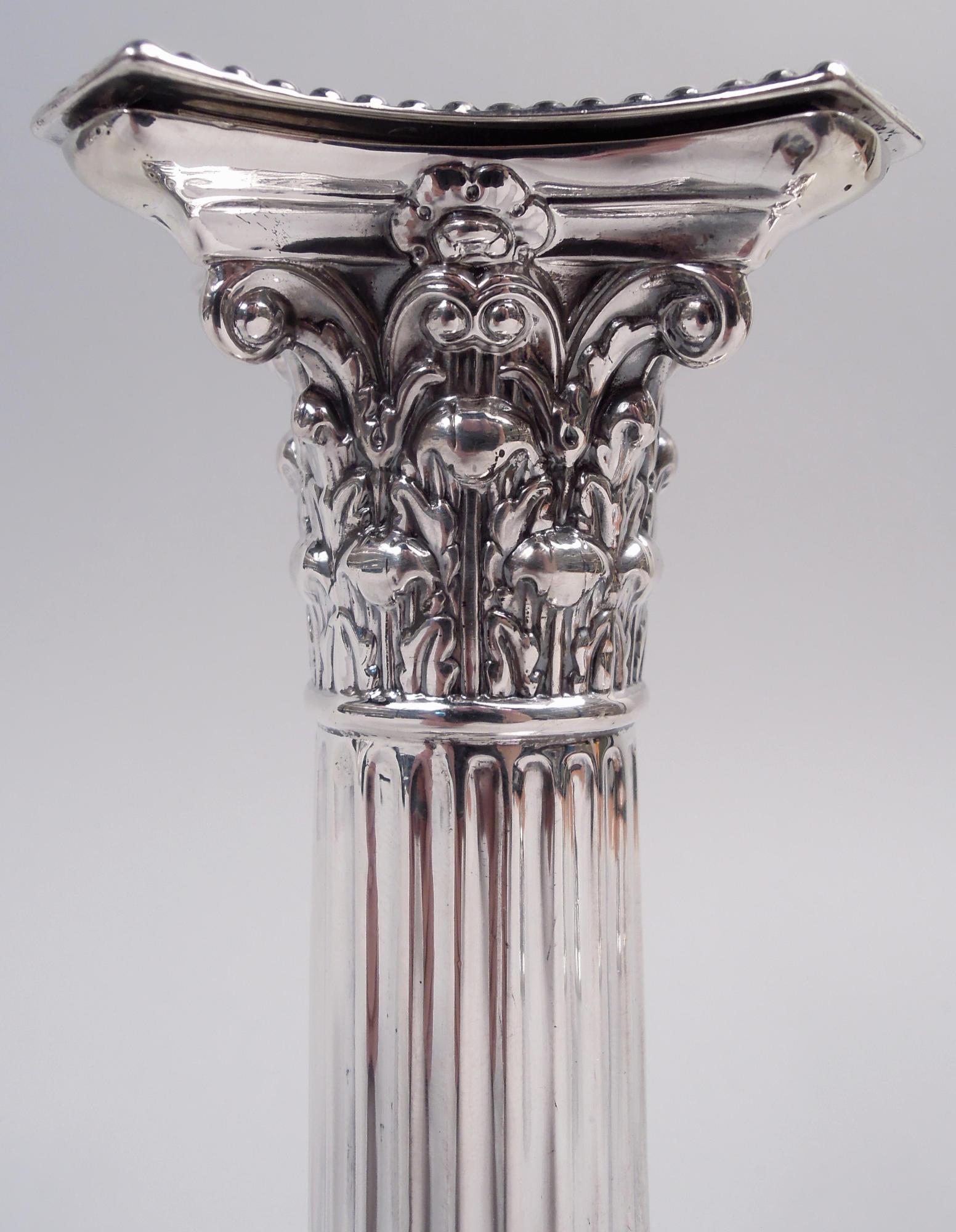 Fin du XIXe siècle Paire de chandeliers à colonne de style néoclassique victorien anglais 1893 en vente