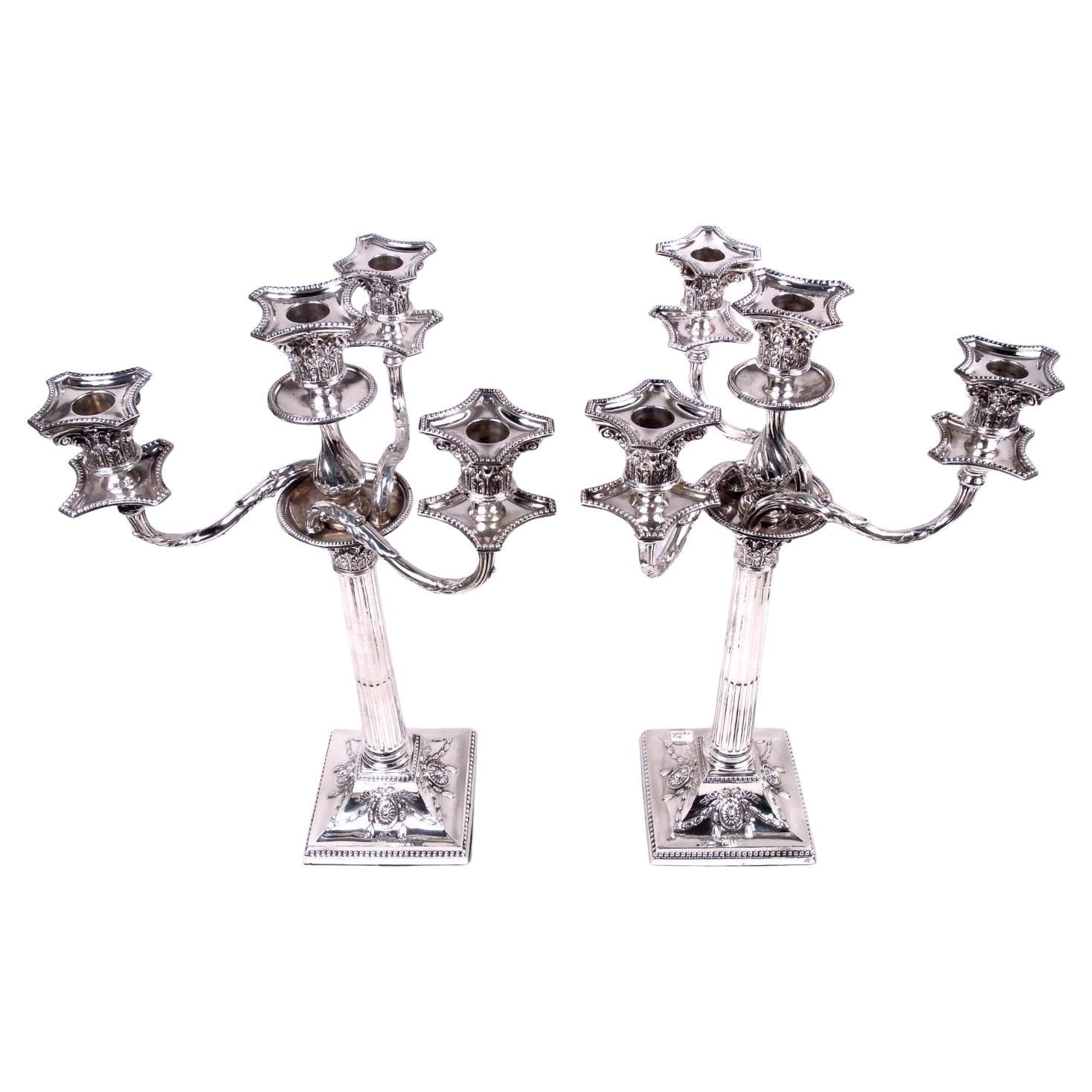 Paire de chandeliers à 4 lumières en argent sterling de style victorien néoclassique anglais, 1882