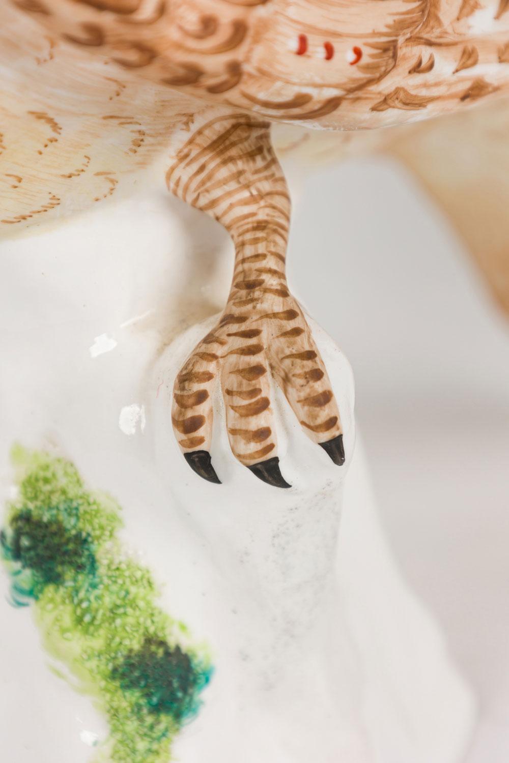 Paar englische viktorianische Staffordshire Kleine keramische Falken-Tauben Figuren im Angebot 3