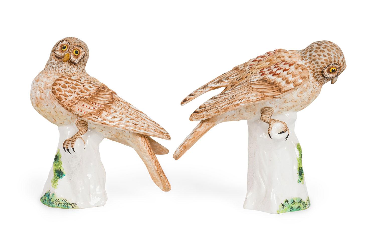 Paar englische viktorianische Staffordshire Kleine keramische Falken-Tauben Figuren (Viktorianisch) im Angebot