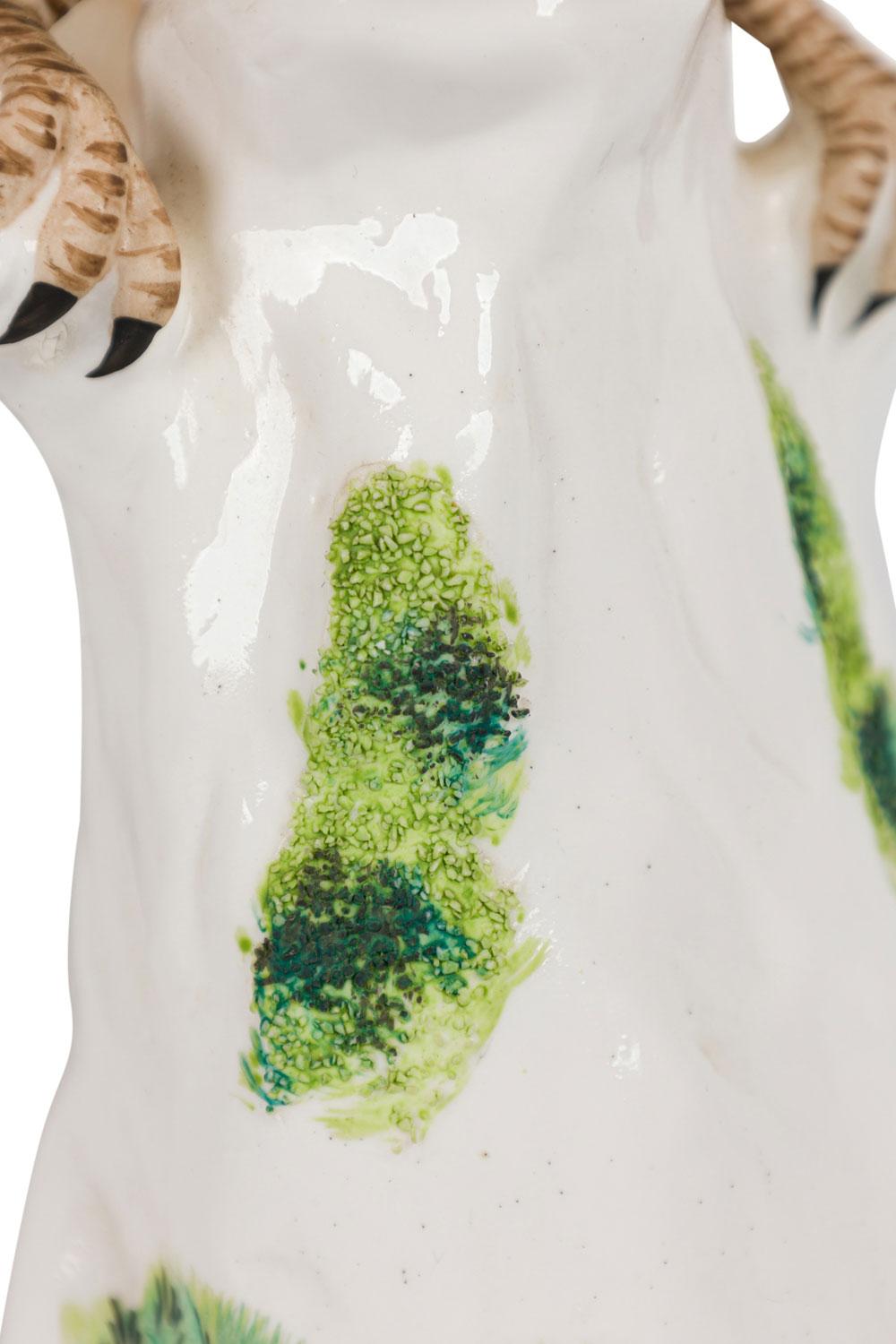 Paar englische viktorianische Staffordshire Kleine keramische Falken-Tauben Figuren im Angebot 2