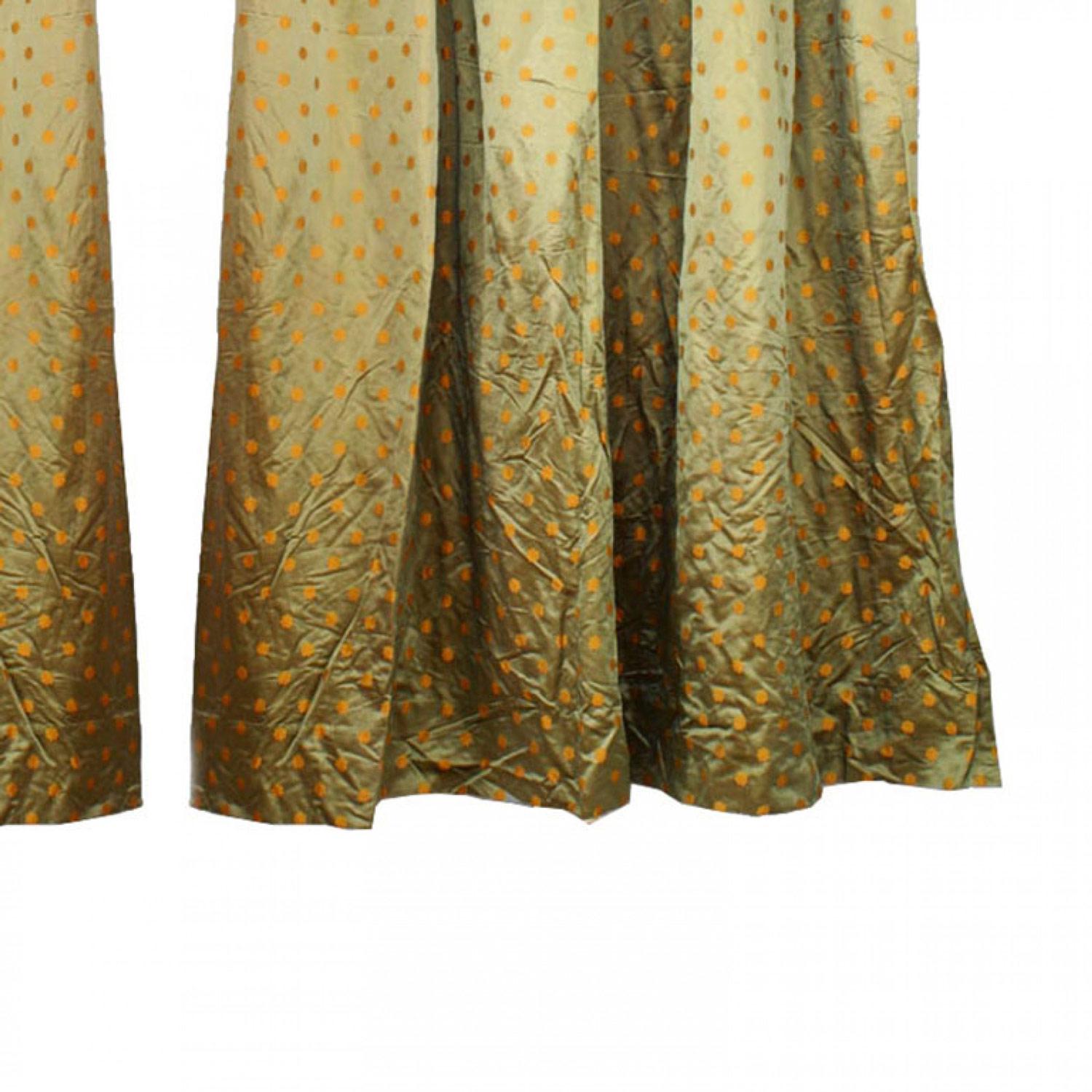 Vittoriano Coppia di drappi in stile vittoriano inglese in seta verde e fiori d'oro in vendita