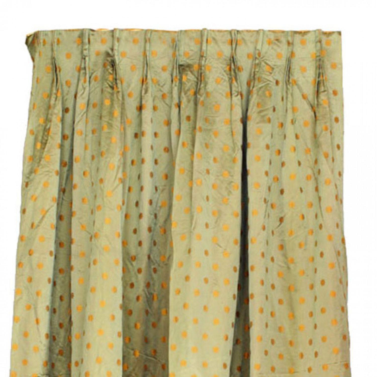 Sconosciuto Coppia di drappi in stile vittoriano inglese in seta verde e fiori d'oro in vendita