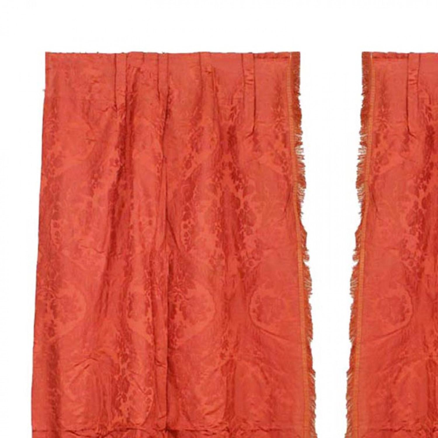 Paar englische viktorianische Stil Rose gefärbt Damast Fransenvorhänge (Viktorianisch) im Angebot