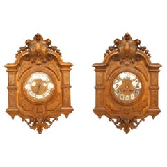 Pareja de reloj de pared y barómetro ingleses victorianos de nogal