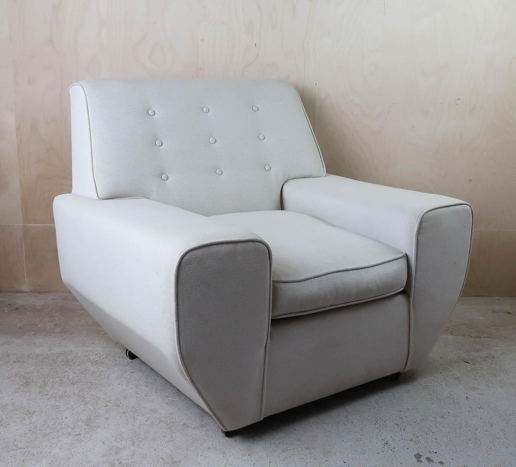 Elegante par de tumbonas cubiertas de lino

Forma muy arquitectónica.

Muy evocador de los años 1960.

Se han retapizado en lino de color crema

Diseñador desconocido.

Envío gratuito al Reino Unido

El envío cuesta 950 $ a EE.UU.
  