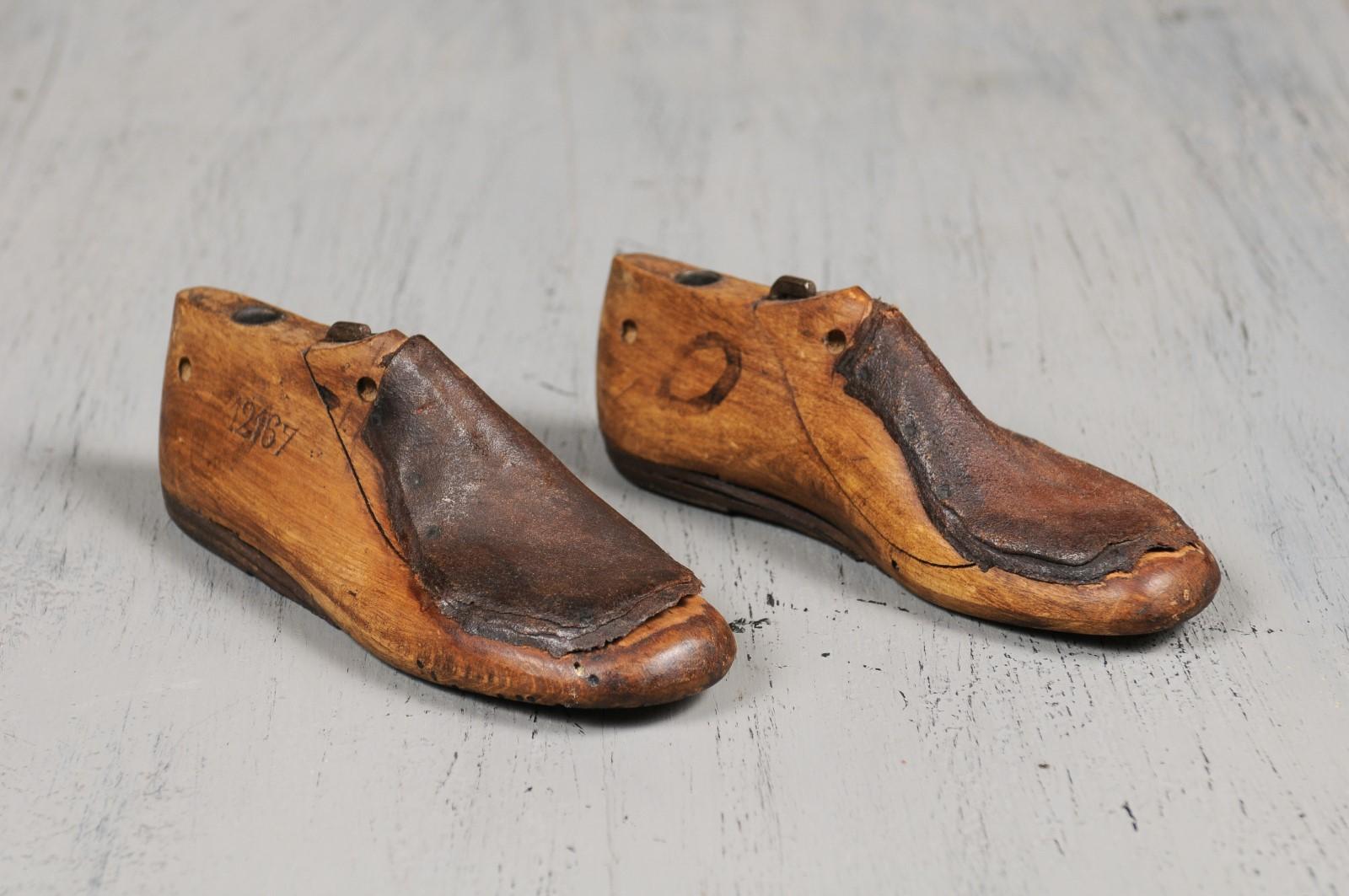 Pair of English Vintage Wood and Leather Handmade Cobbler's Shoe Lasts For Sale 3