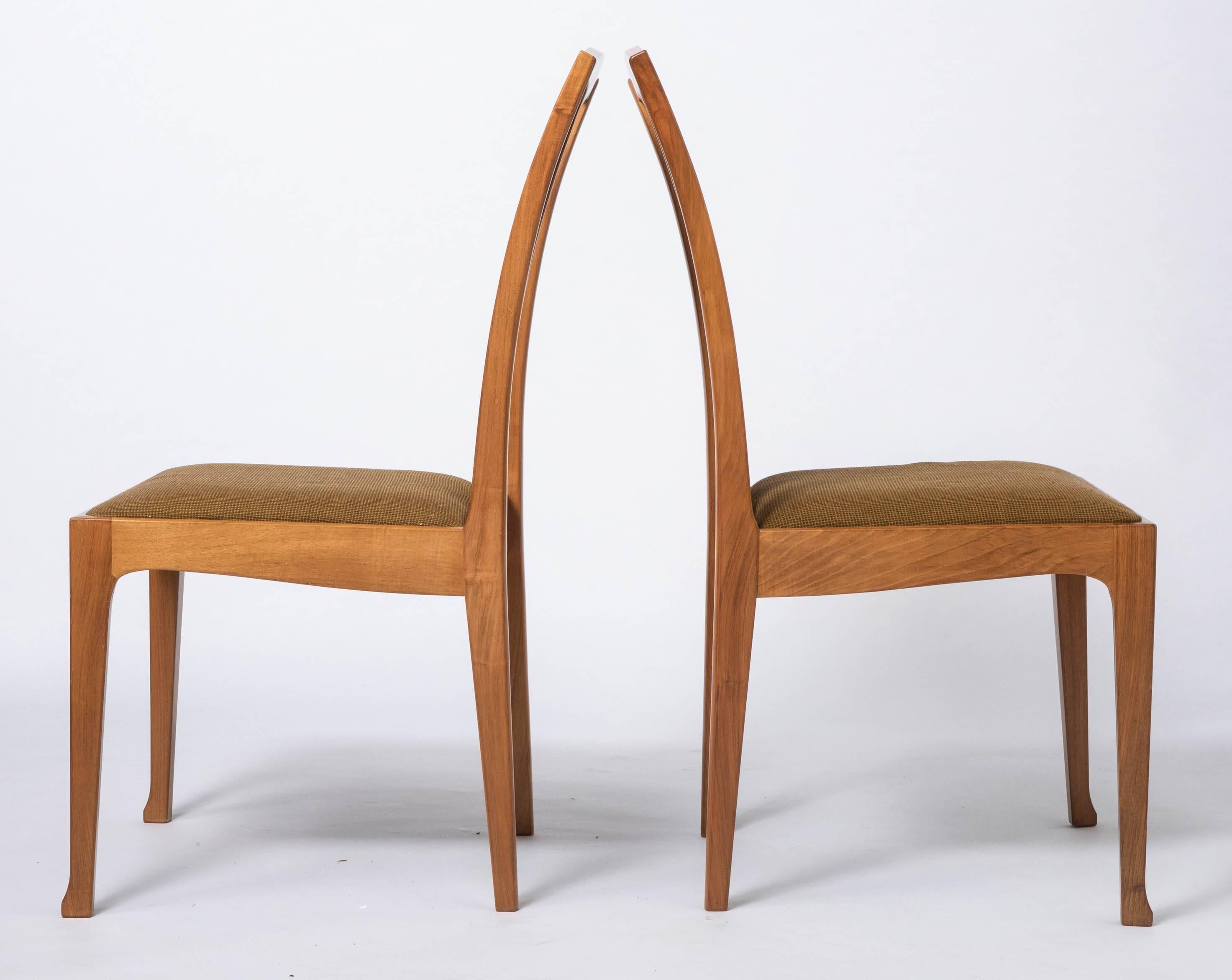Pair of English Walnut Chairs by Edward Barnsley, England, circa 1969 For Sale 1