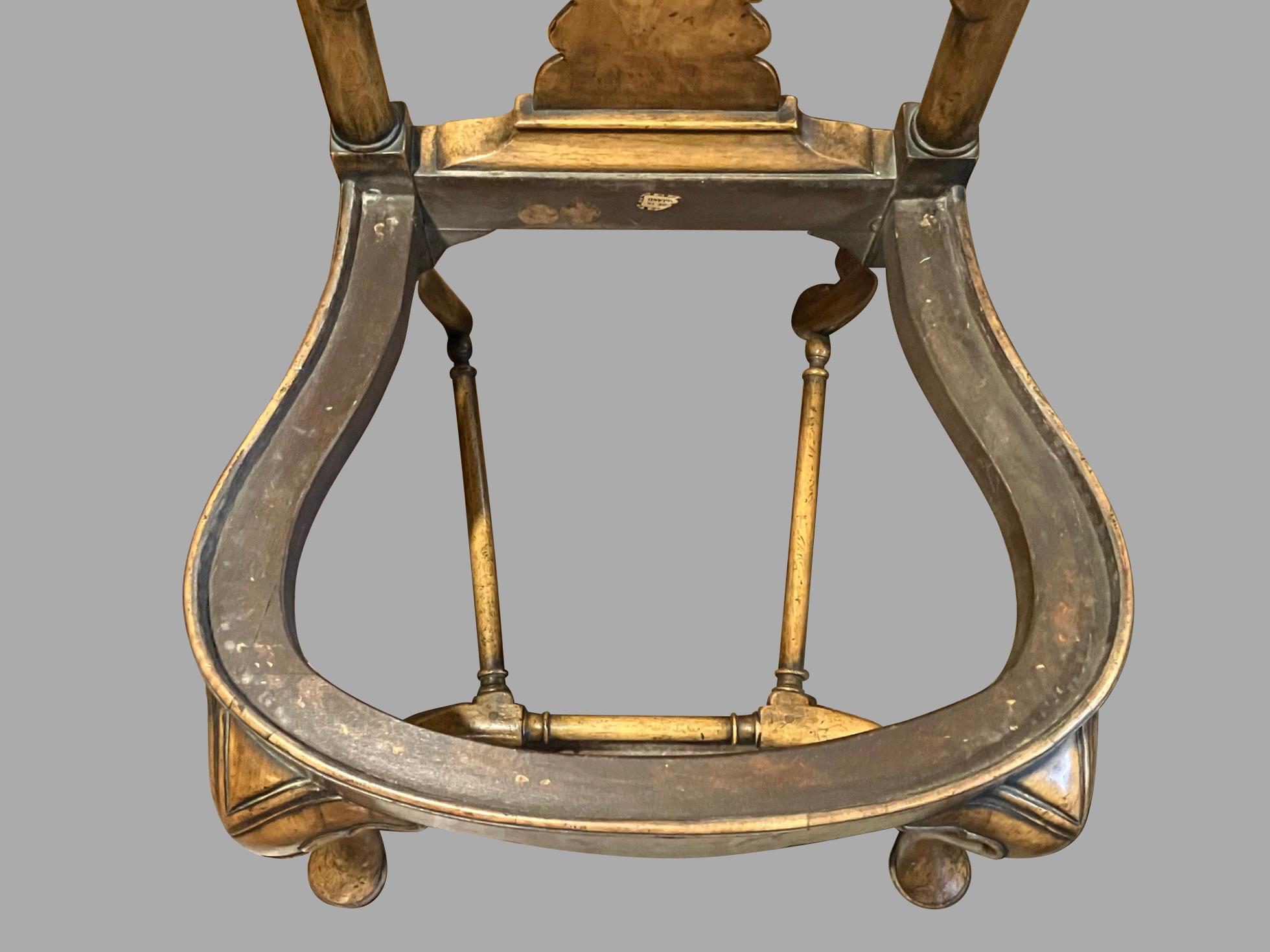 Pair of English Walnut Queen Anne Style Side Chairs by W. Charles Tozer, London Bon état - En vente à San Francisco, CA