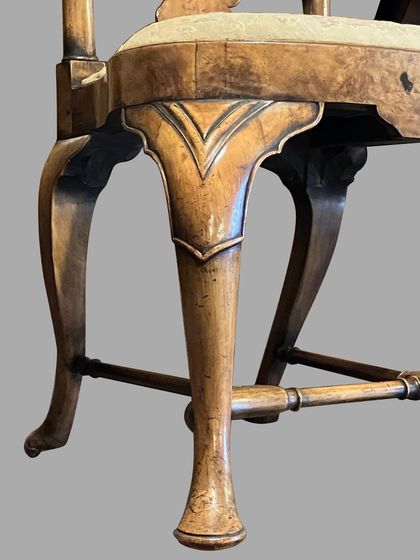 Pair of English Walnut Queen Anne Style Side Chairs by W. Charles Tozer, London en vente 1