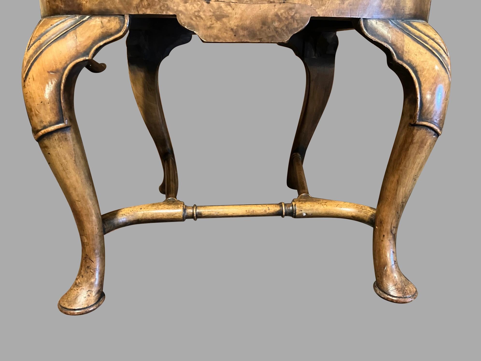 Pair of English Walnut Queen Anne Style Side Chairs by W. Charles Tozer, London en vente 2