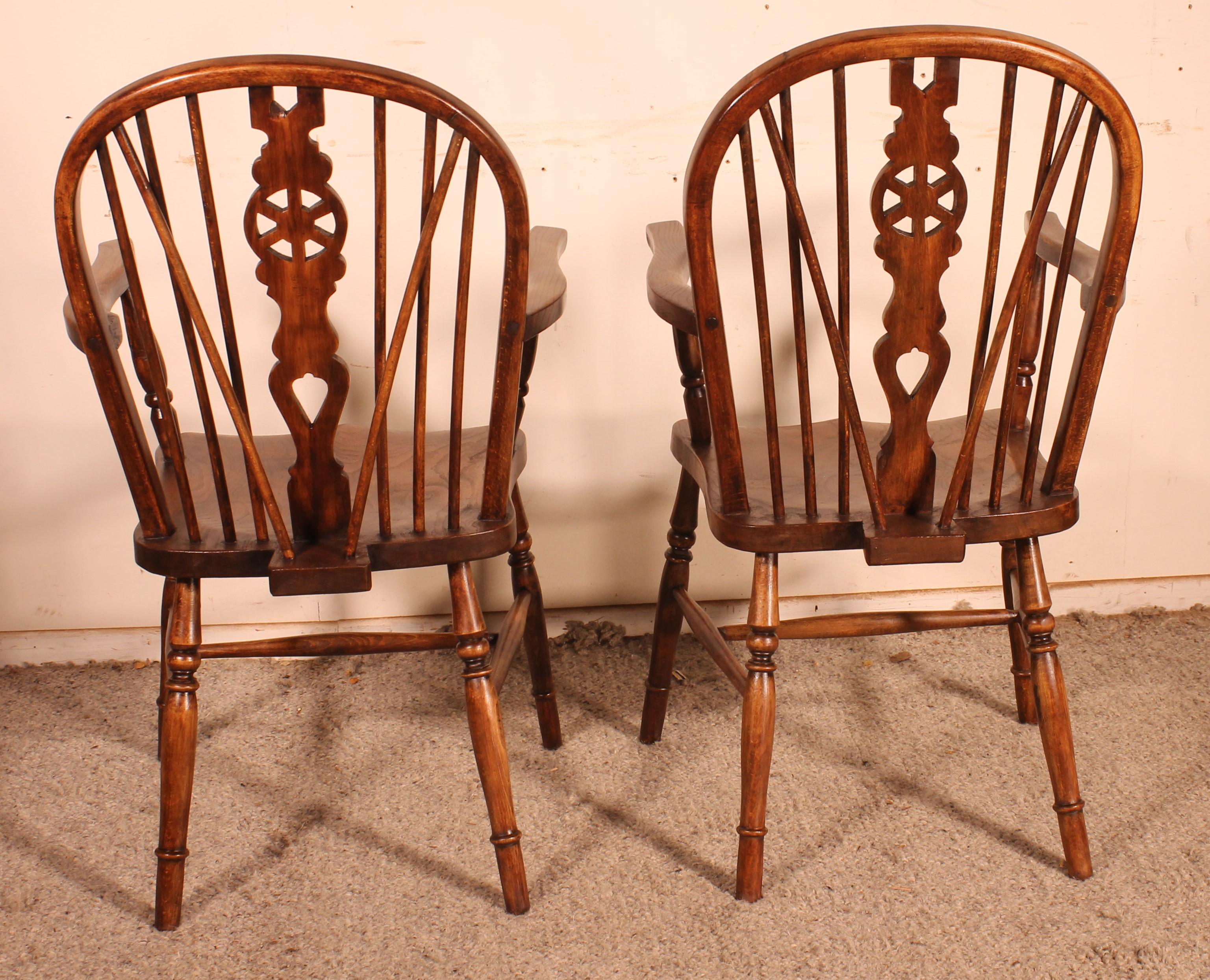 Pair of English Windsor Armchairs from the 19th Century 1