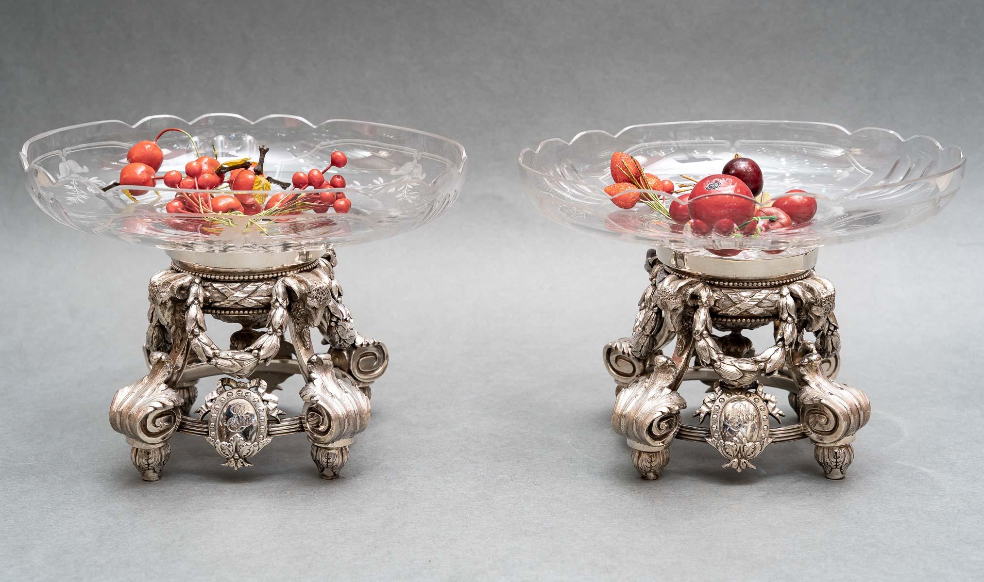 Pair of silver cups decorated with rams' heads connected by laurel wreaths, the four winding feet are covered with a large acanthus leaf and on each side is a Louis XVI style cartouche engraved with a monogram . The whole is topped with a