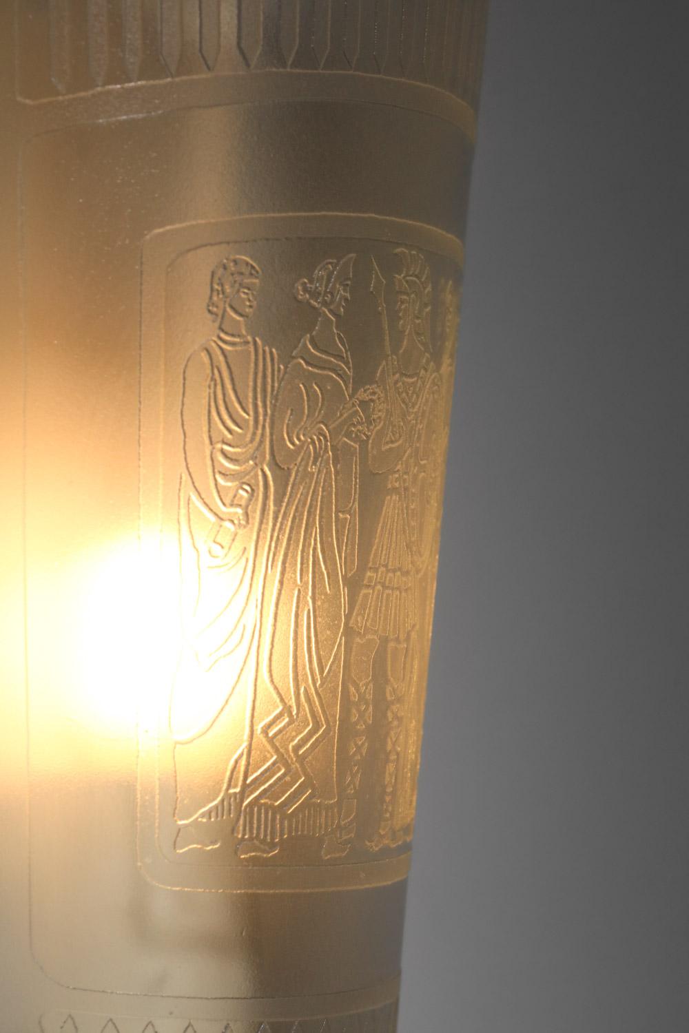 Pair of engraved glass wall lamps with antique decoration In Good Condition For Sale In Ternay, Auvergne-Rhône-Alpes