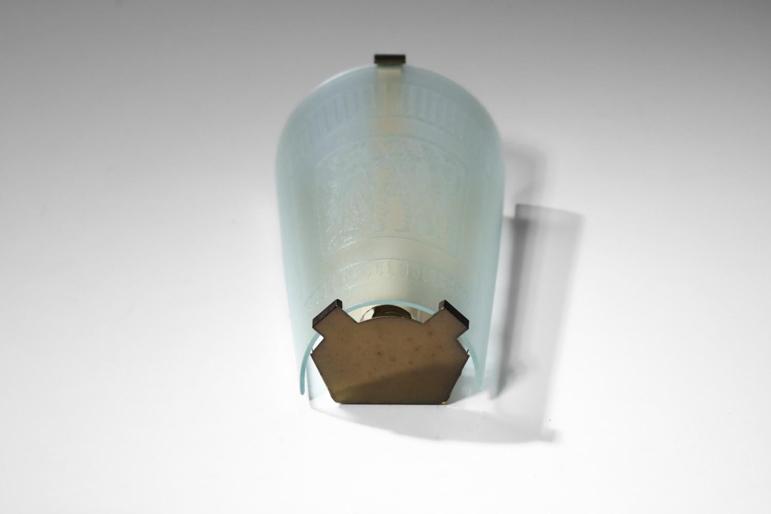 Late 20th Century Pair of engraved glass wall lamps with antique decoration For Sale