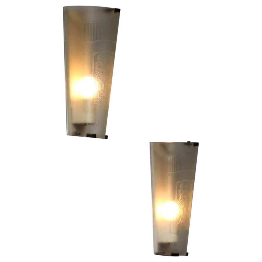 Pair of engraved glass wall lamps with antique decoration