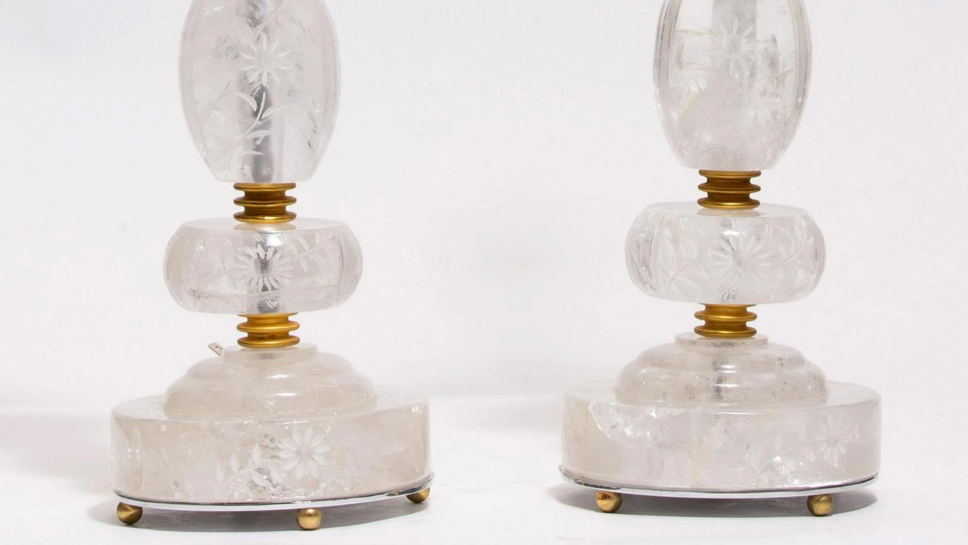 Paar Tischlampen aus Bergkristall mit Gravur im Angebot 1