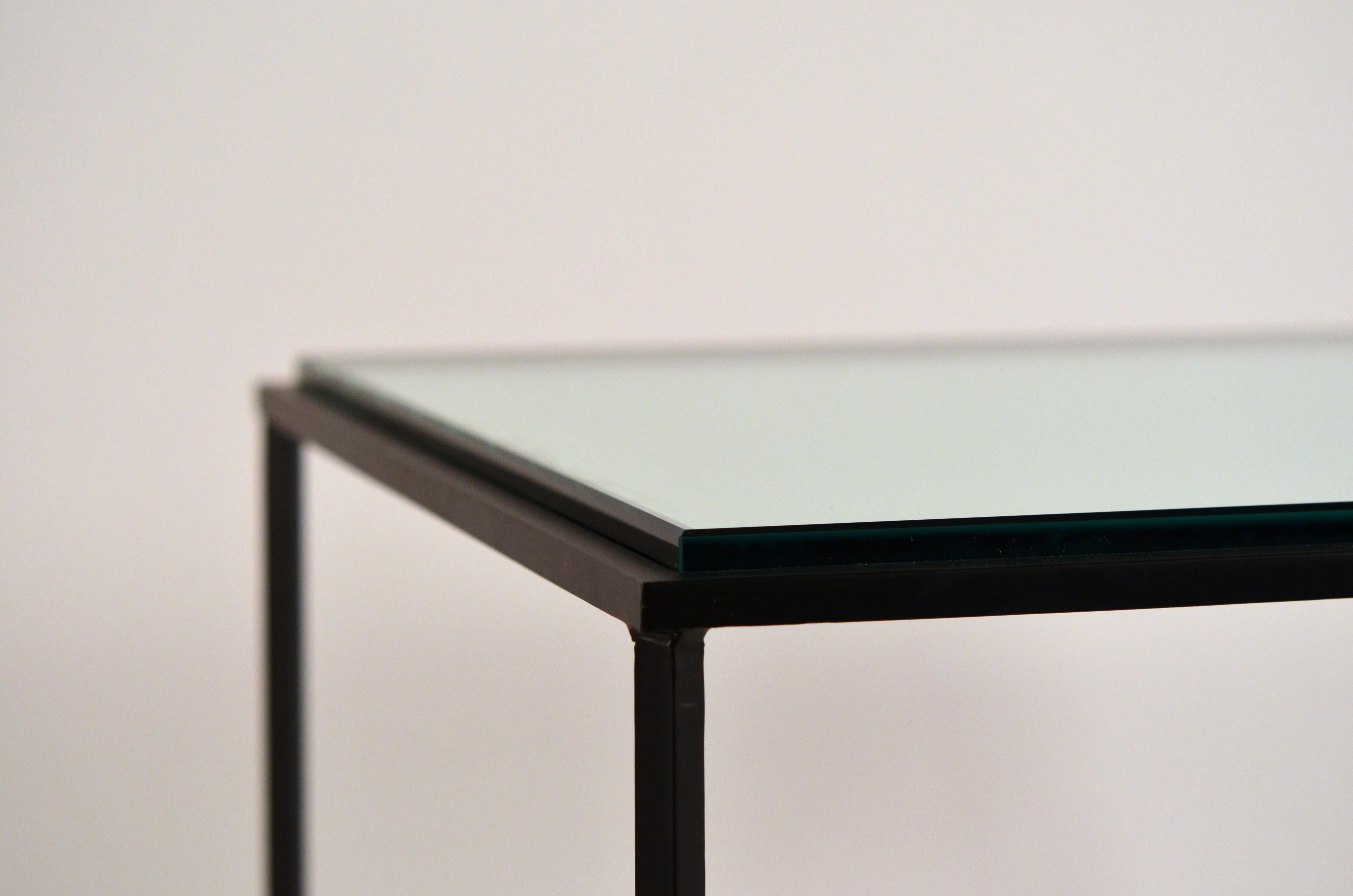 Pair of 'Entretoise' Matte Black and Thick Glass End Tables by Design Frères In New Condition For Sale In Los Angeles, CA