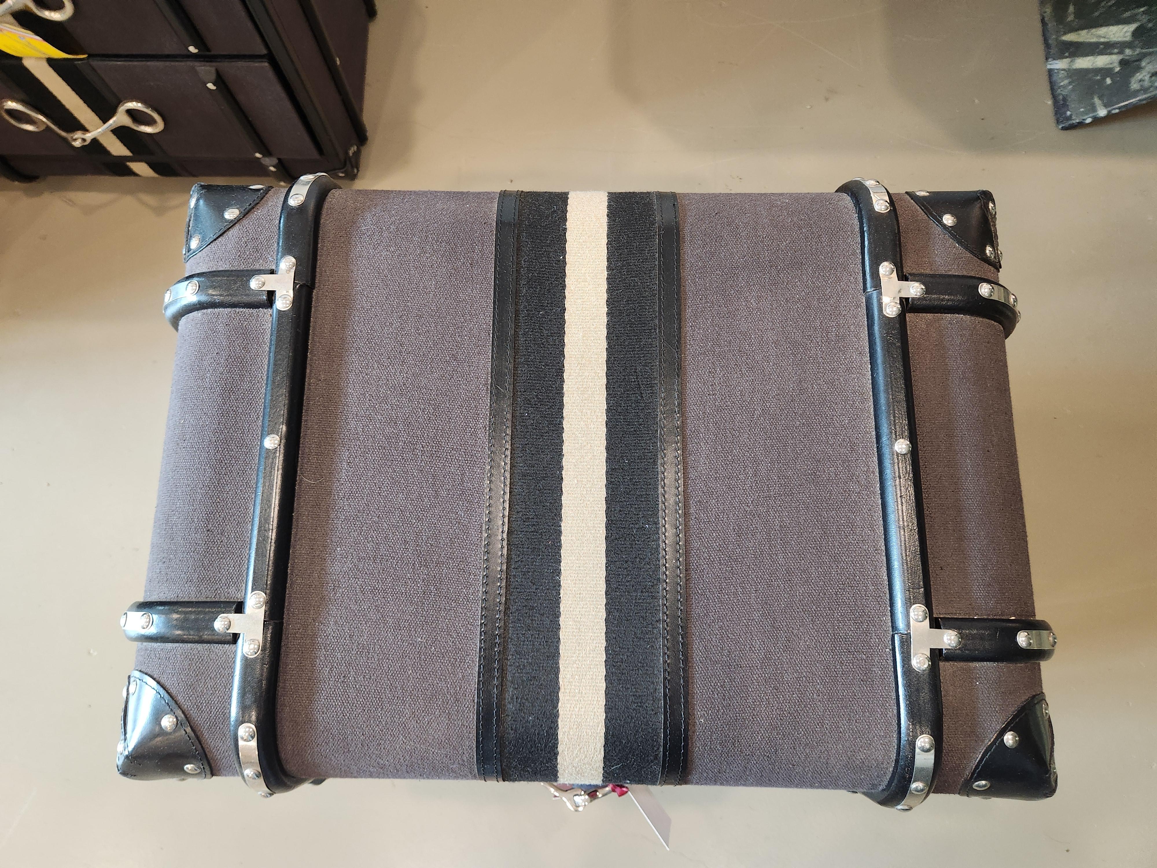 Coppia di cassettoni di ispirazione equestre con ferramenta Snaffle-Bit in vendita 2