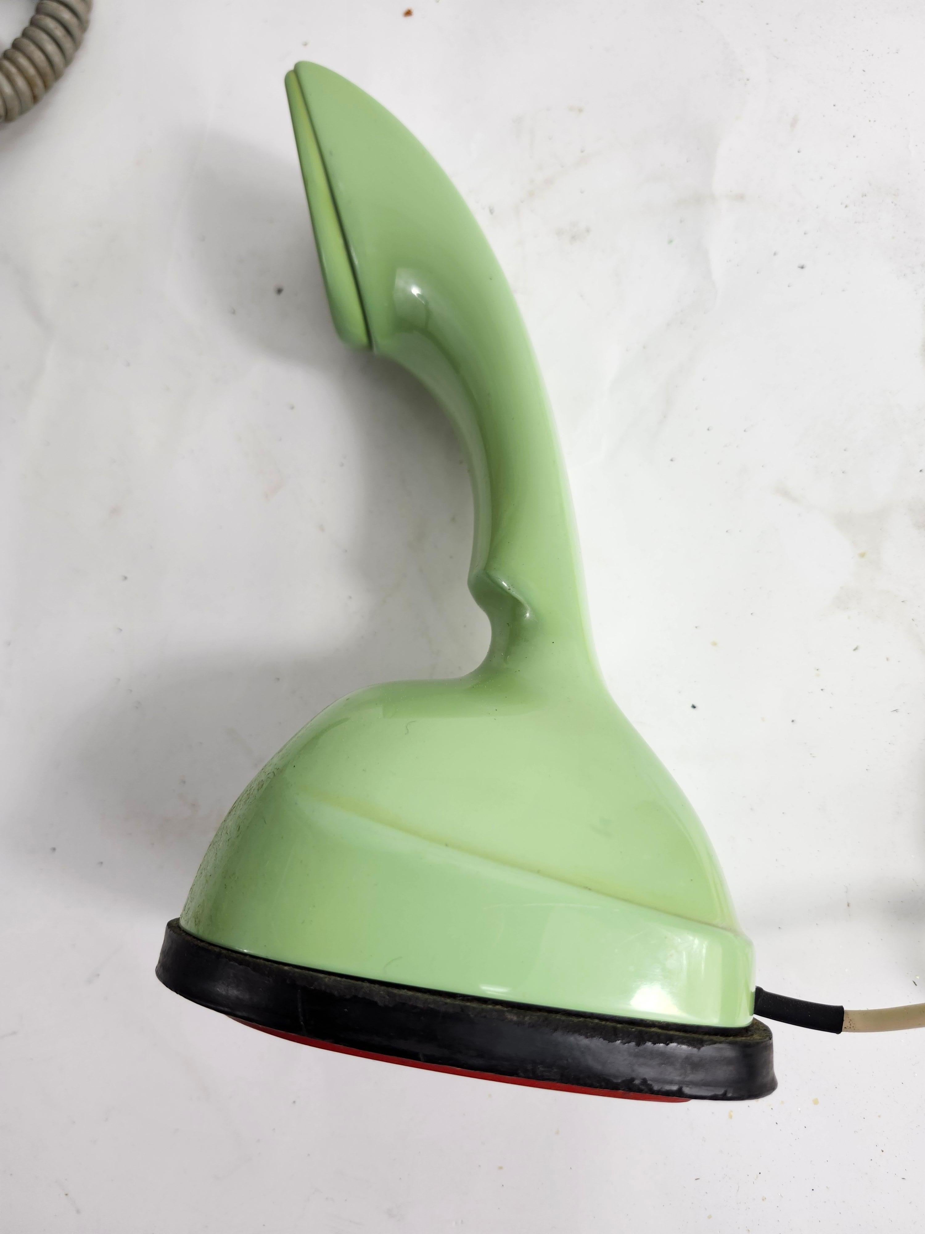Suédois Paire de téléphones art déco modernes Ericsson Rotary & Push Button Suède en vente