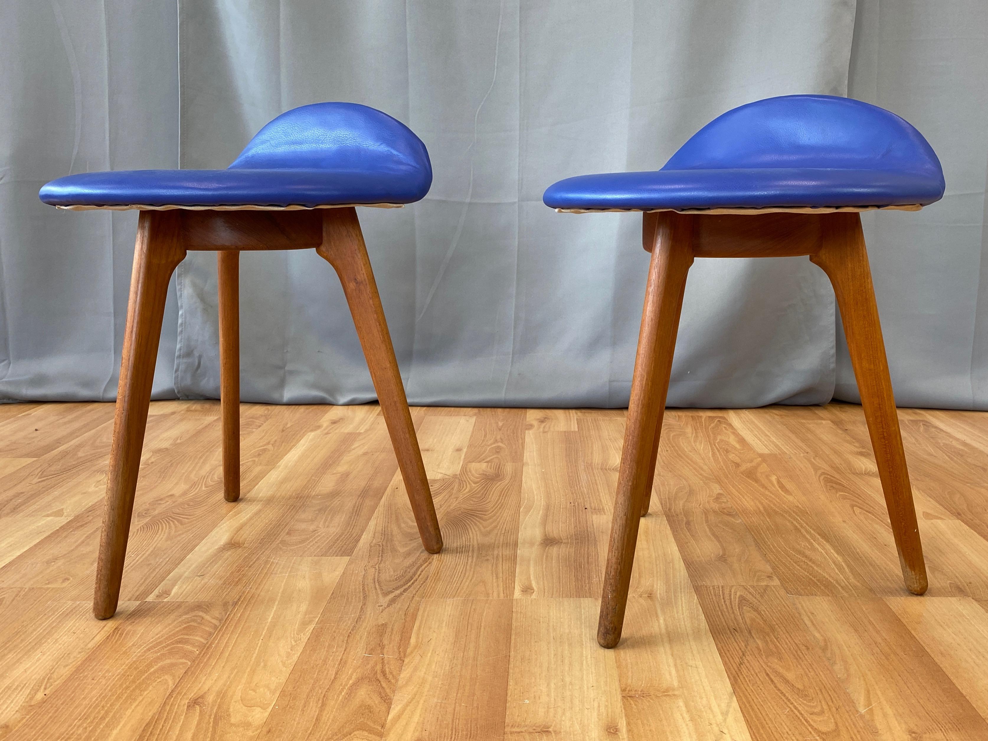 Pair of Erik Buch for Oddense Maskinsnedkeri Teak & Leather Lounge Stools, 1960s In Good Condition In San Francisco, CA