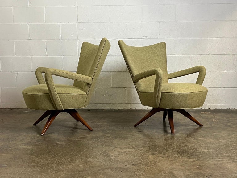 Mid-20th Century Pair of Ernst Schwadron Lounge Chairs For Sale
