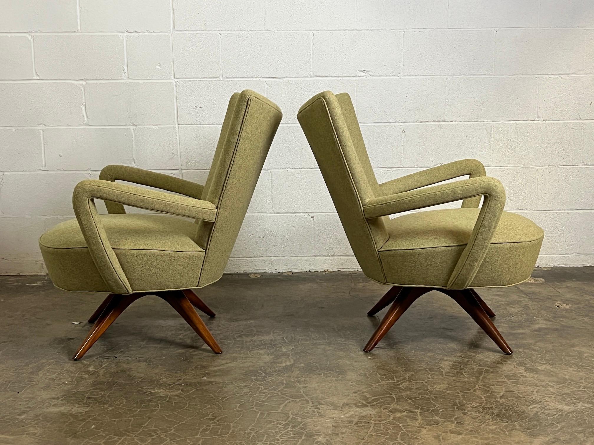 Pair of Ernst Schwadron Lounge Chairs In Excellent Condition In Dallas, TX