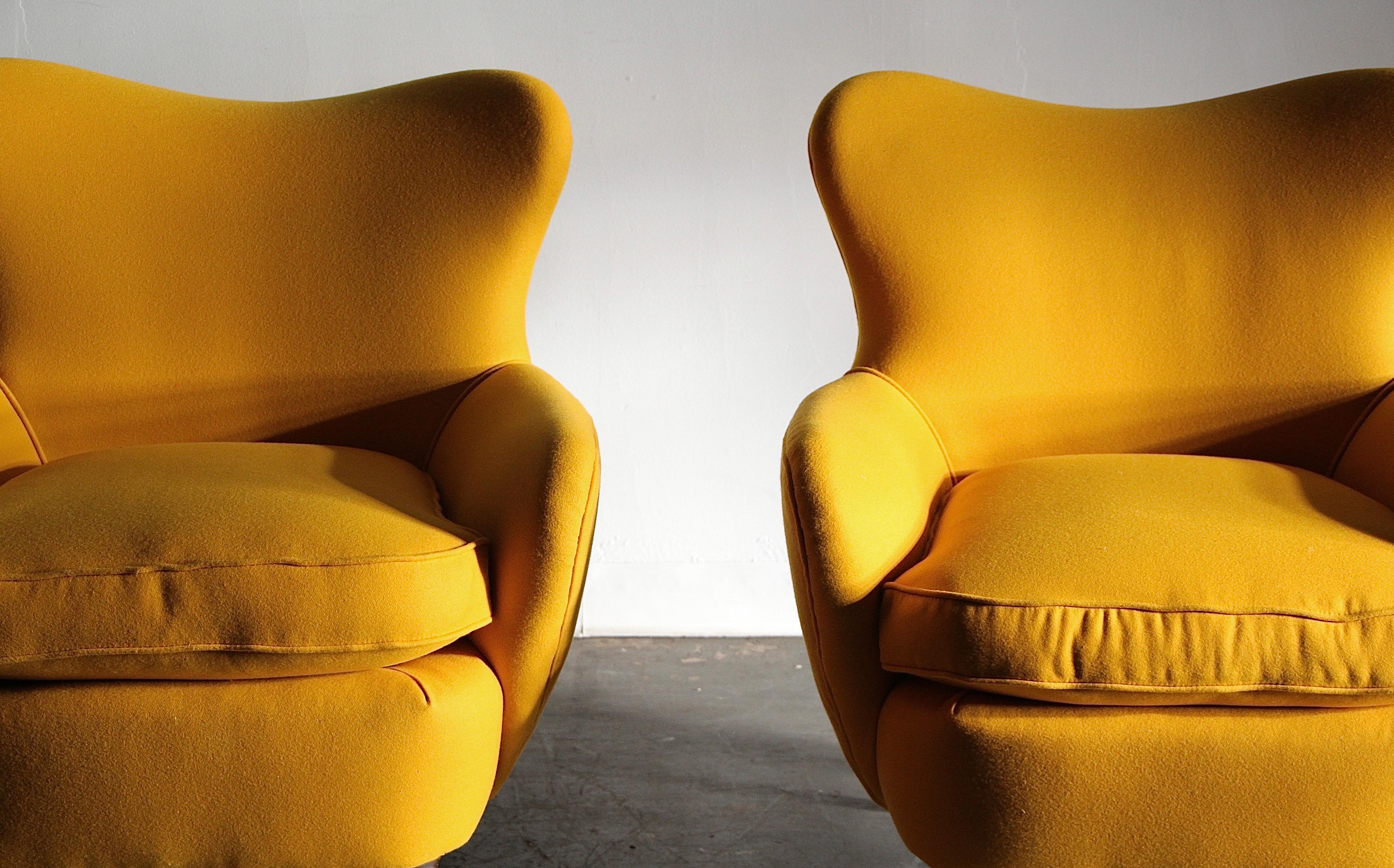 Mid-Century Modern Pair of Ernst Schwadron Sculptural Wool Lounge Chairs, 1940s