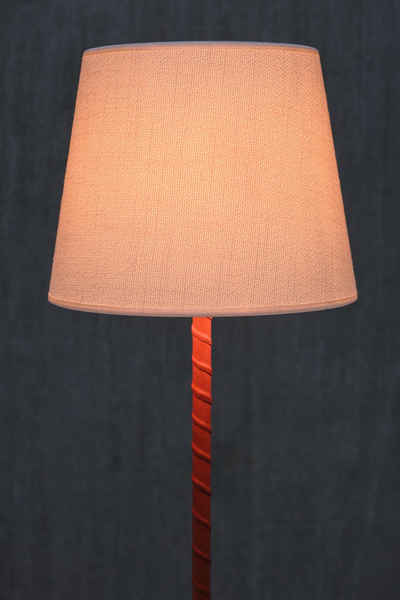 Verre Paire de lampes de bureau Eskilstuna Armaturer en laiton, cuir et verre, années 1960 en vente