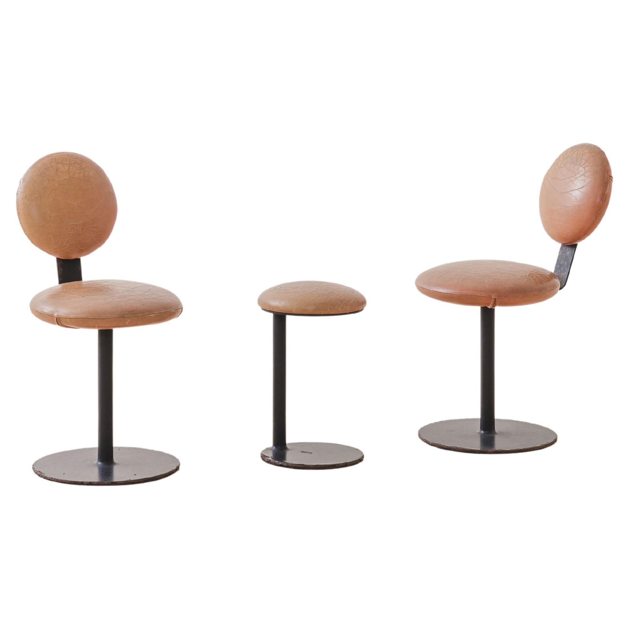 Pair of Espaço Chairs (1974) and Ciranda Stool (1986), Ricardo Fasanello, Brazil