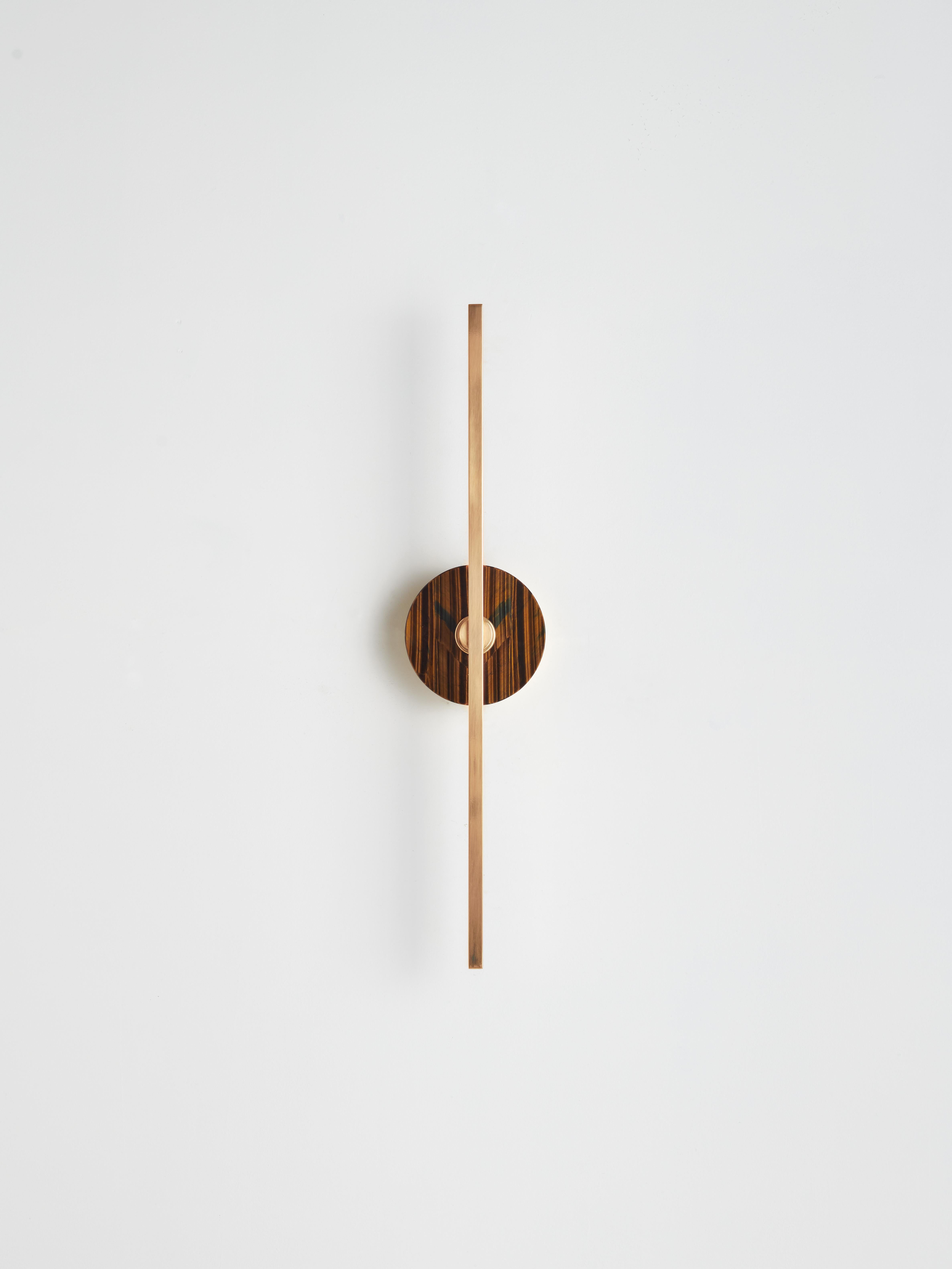 Mid-Century moderno Pair of Essential Italian Wall Sconce 