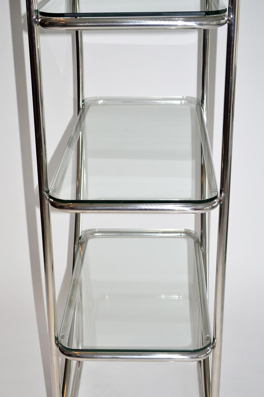 Pareja de Estanterías Art Decó Cromadas Tubulares y de Cristal Estilo Bauhaus en venta 5