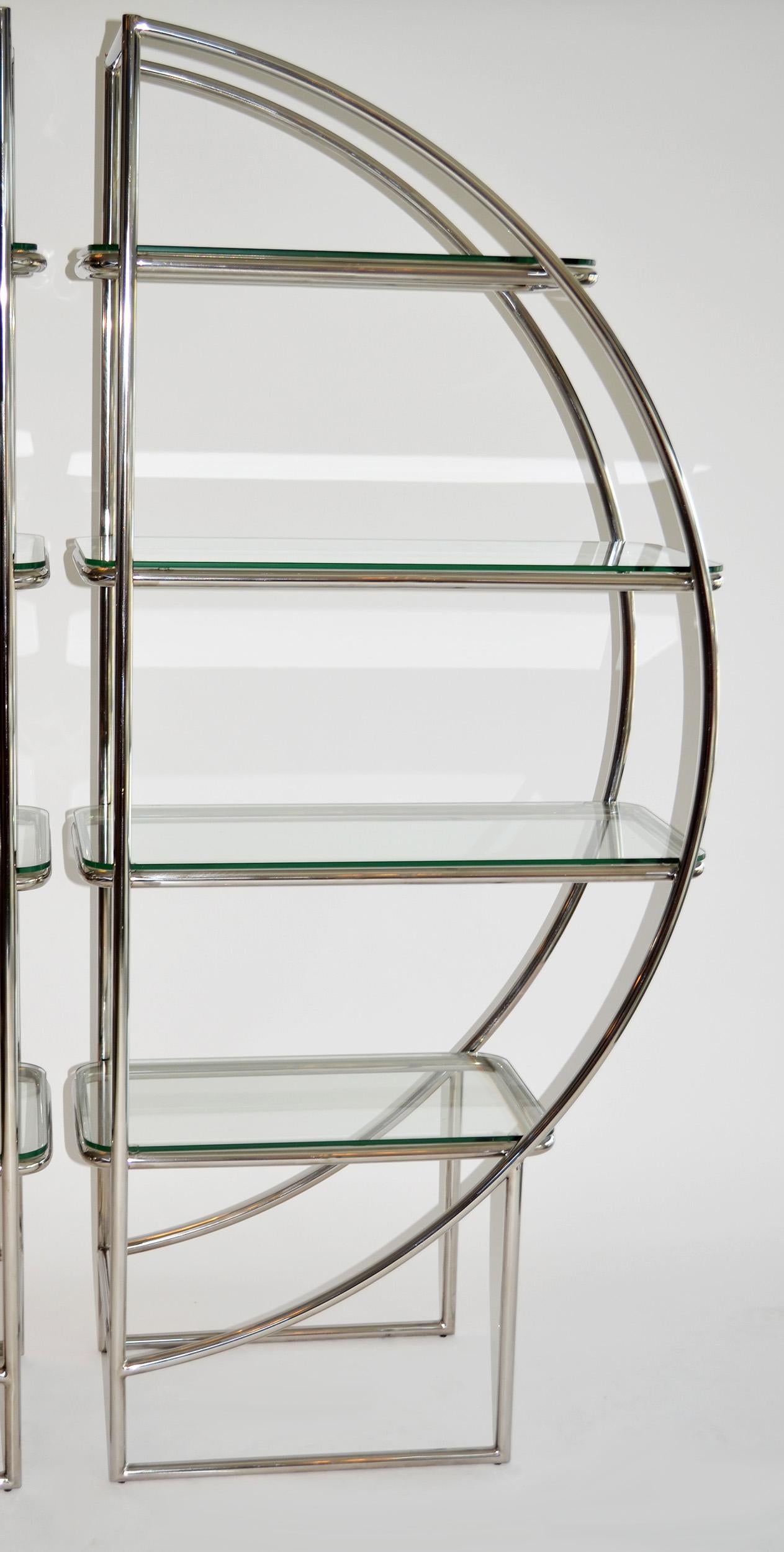 Pareja de Estanterías Art Decó Cromadas Tubulares y de Cristal Estilo Bauhaus Estadounidense en venta