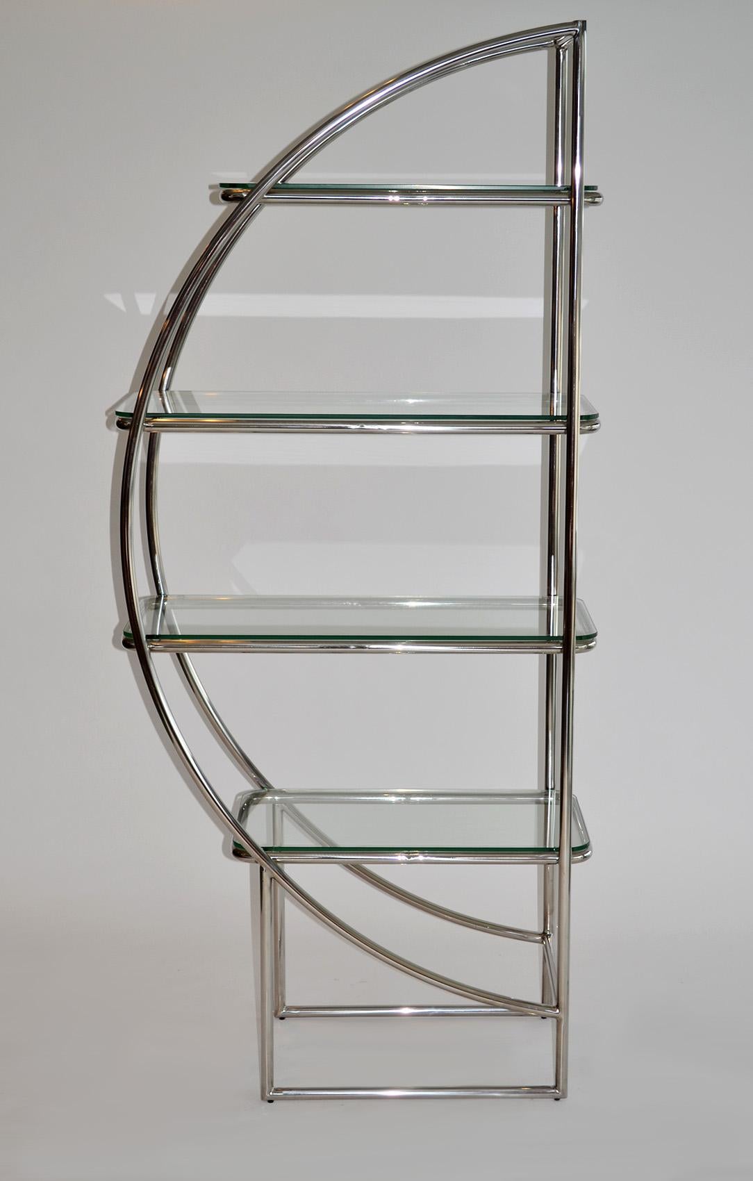 Pareja de Estanterías Art Decó Cromadas Tubulares y de Cristal Estilo Bauhaus en venta 2