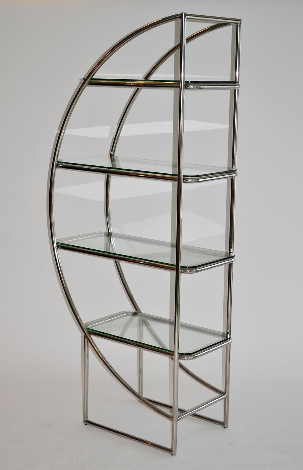 Pareja de Estanterías Art Decó Cromadas Tubulares y de Cristal Estilo Bauhaus en venta 3