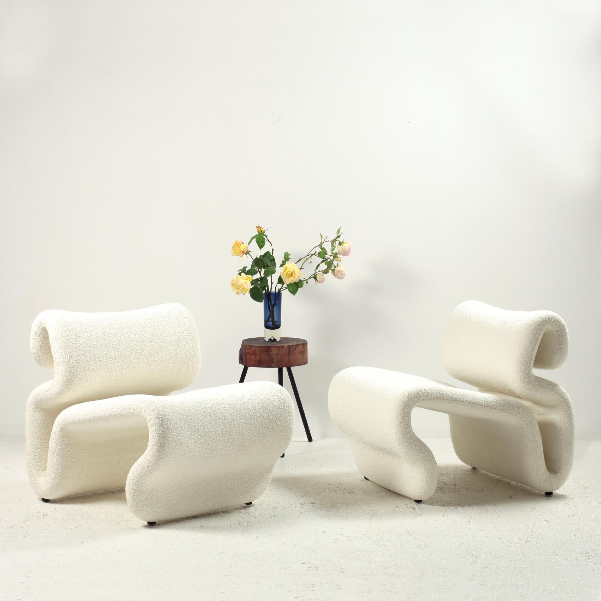 Paire d'emblématiques salons Icone  ou fauteuil easy chair conçu par Jan Ekselius pour JOC Suède.
Première édition des années 70.
Des lignes pures visuellement frappantes, un design en forme de vague pour le confort, tout cela fait de ce fauteuil le
